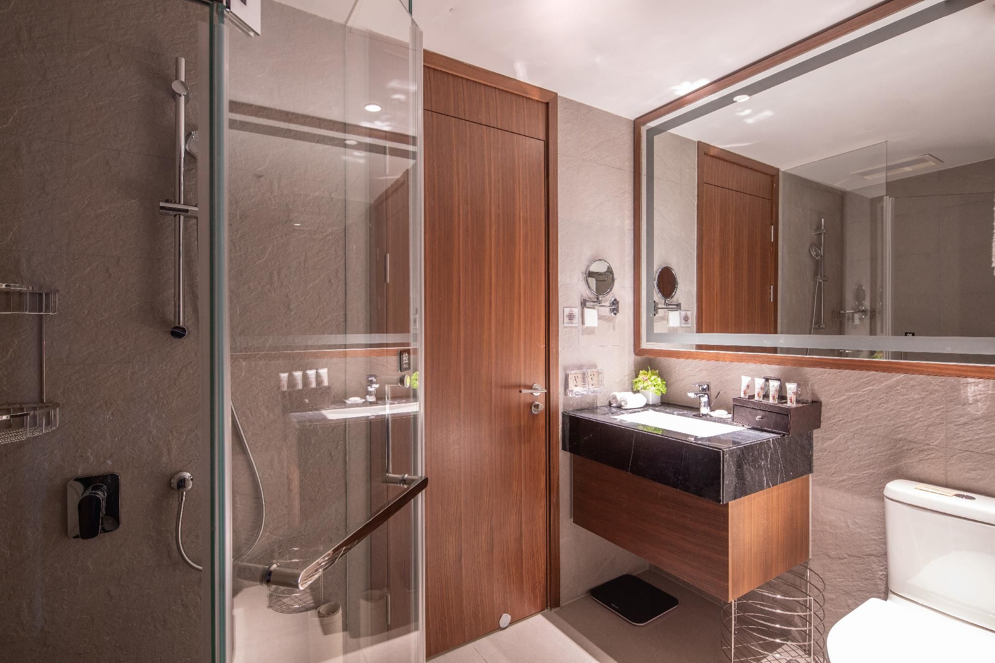 Two Bedroom Deluxe Apartment - Parking Included