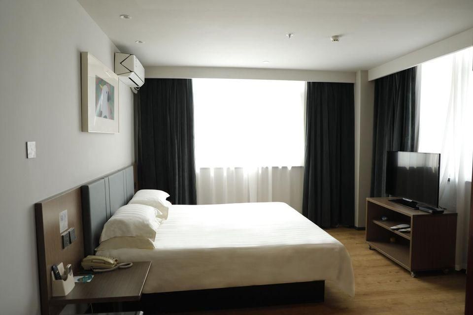 WH - Deluxe Bed Room