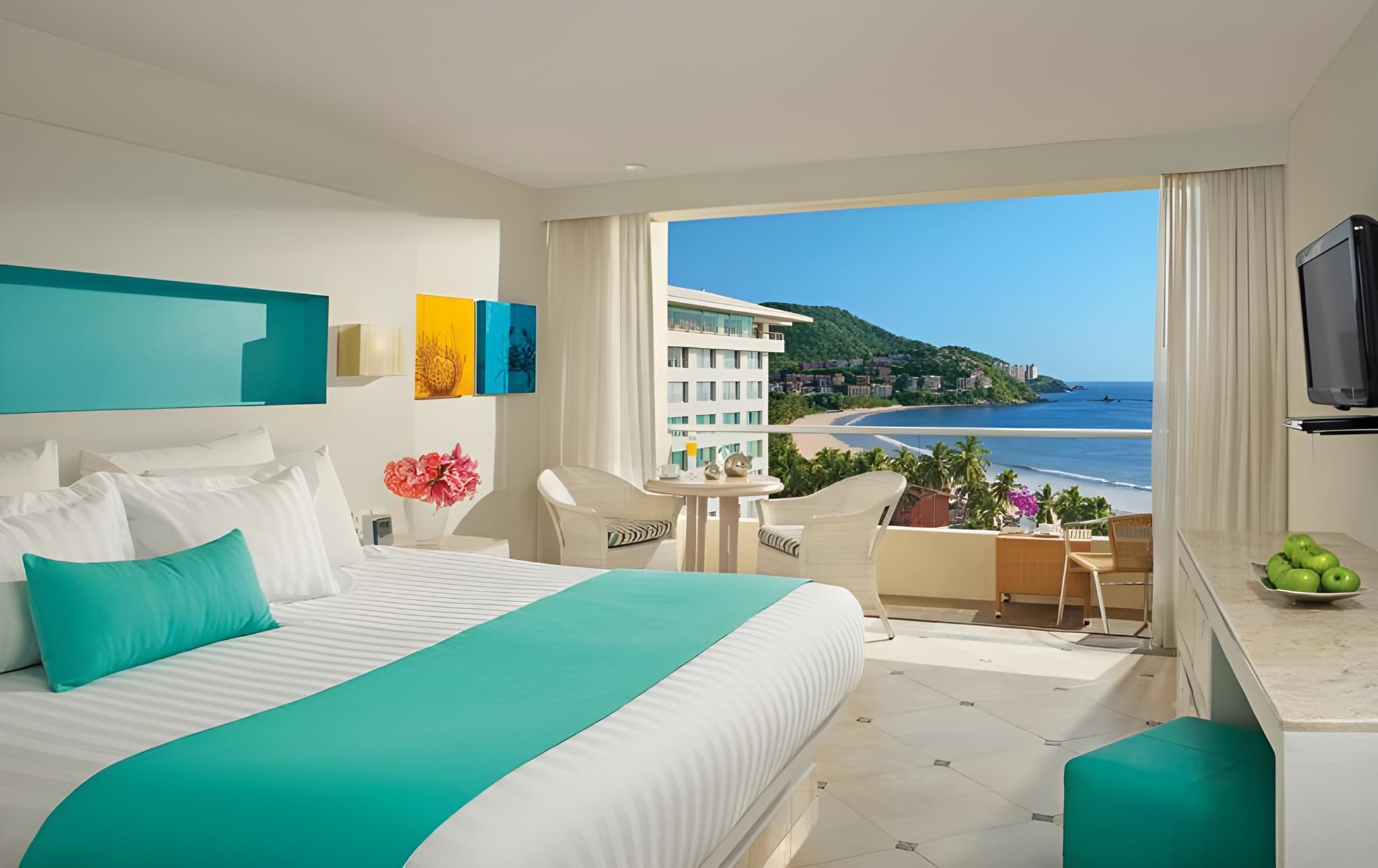 Deluxe King Partial Ocean View - All Inclusive