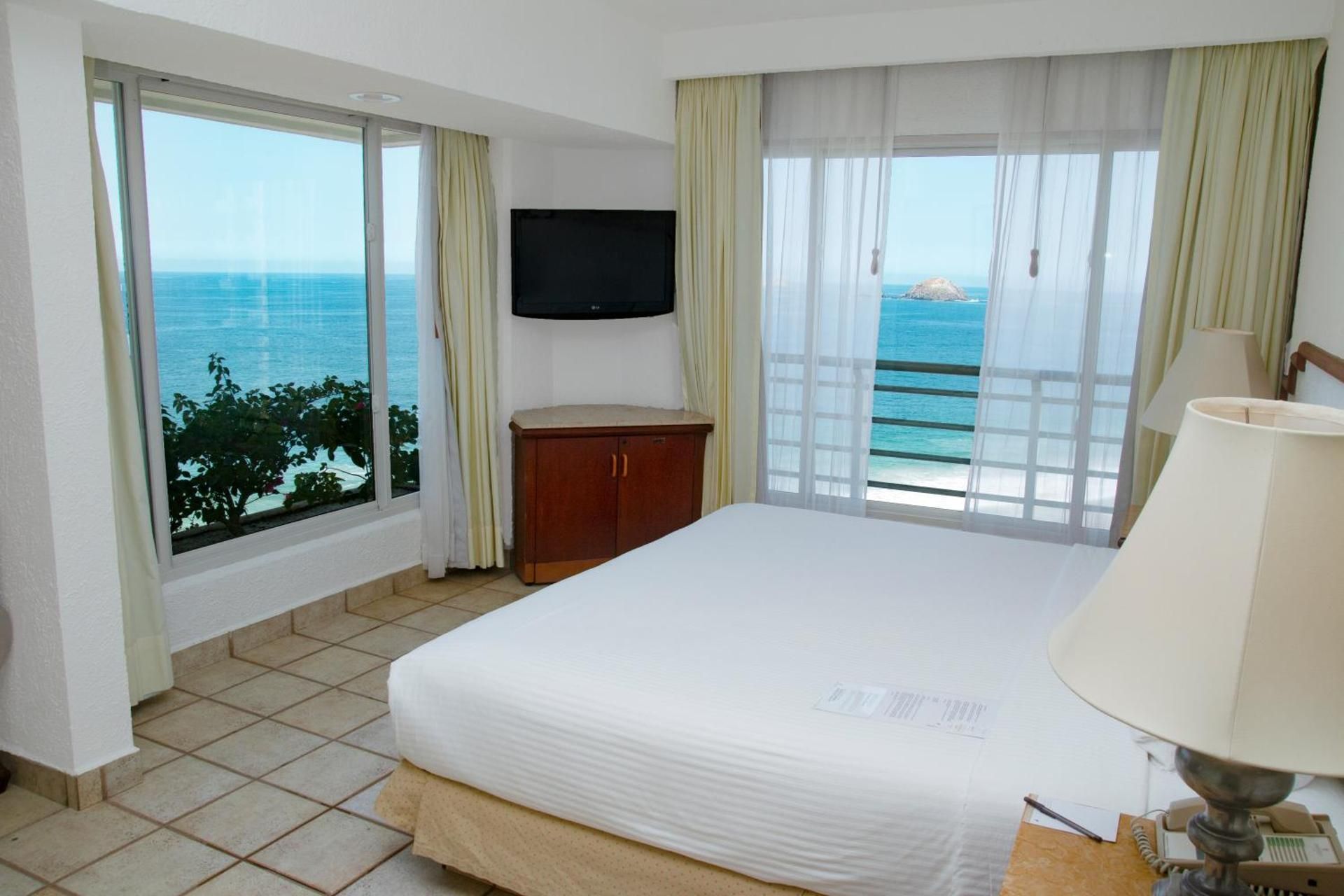 Emporio Ixtapa - Optional All Inclusive King Suite with Ocean View