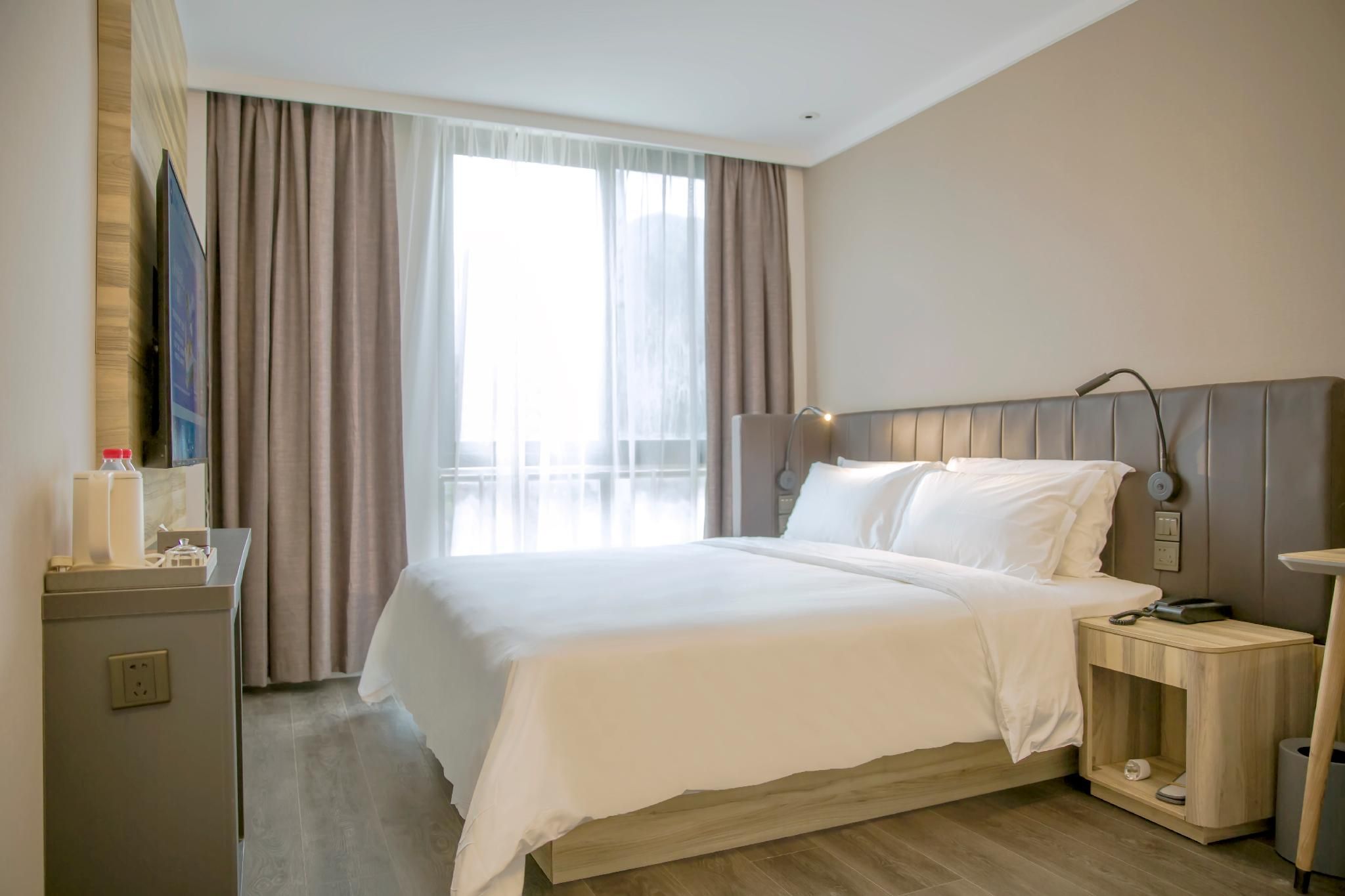Hotel Queen Room