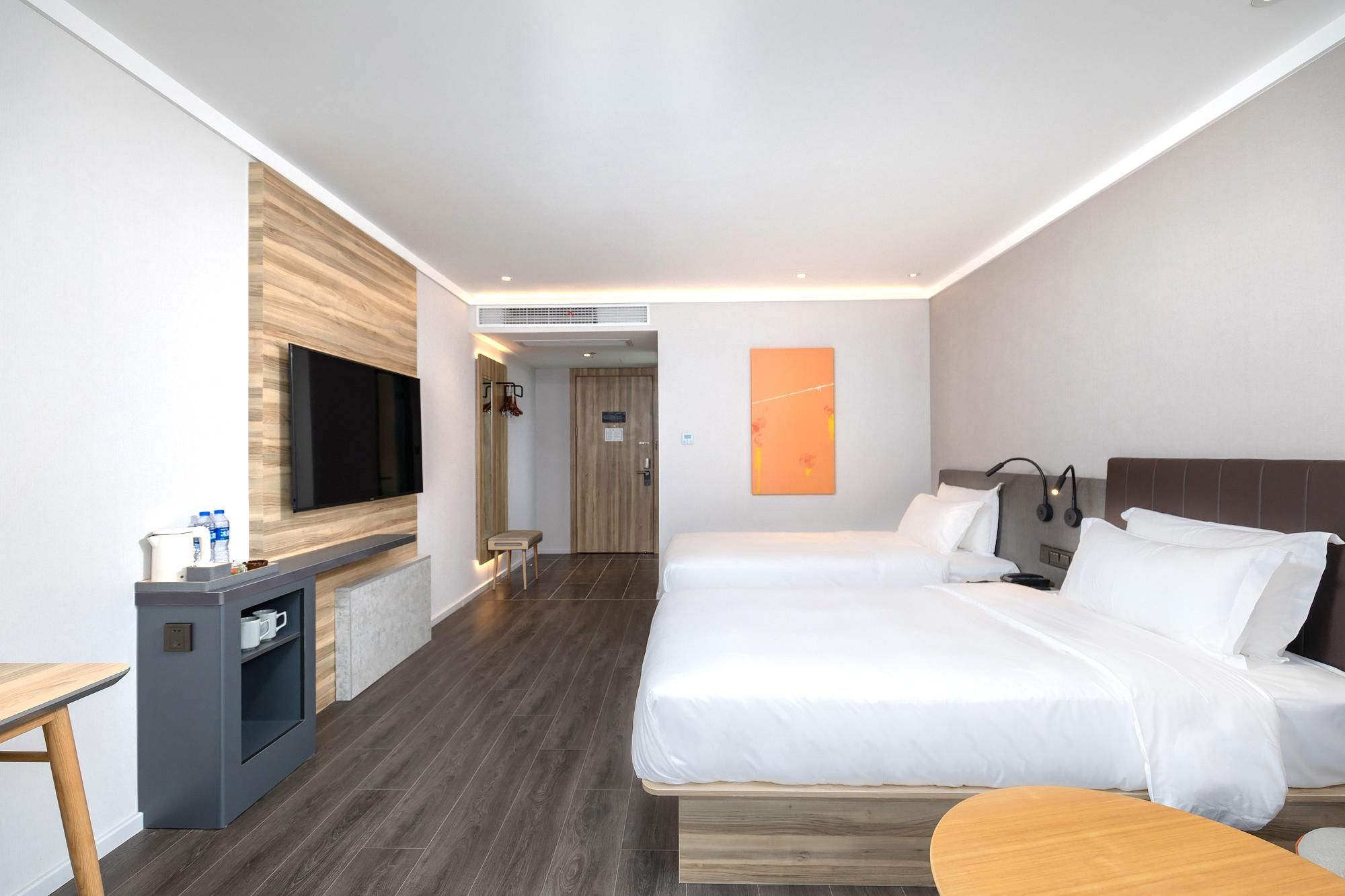 Twin Bed Room