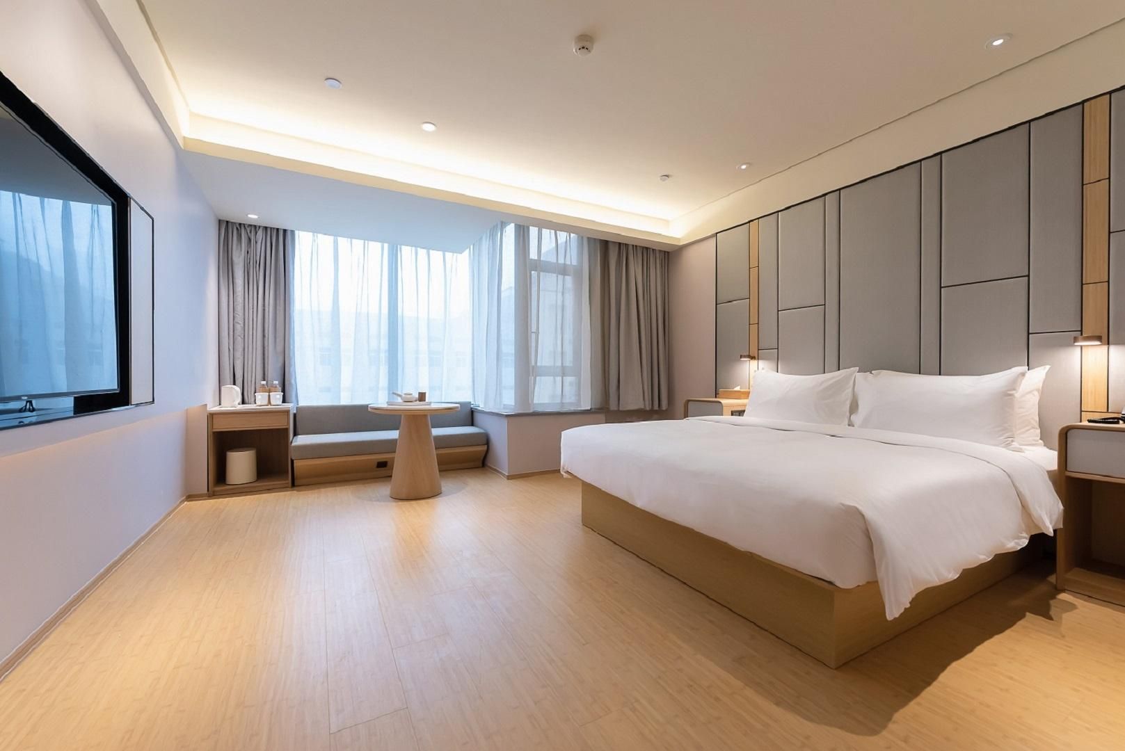 Business Queen Room