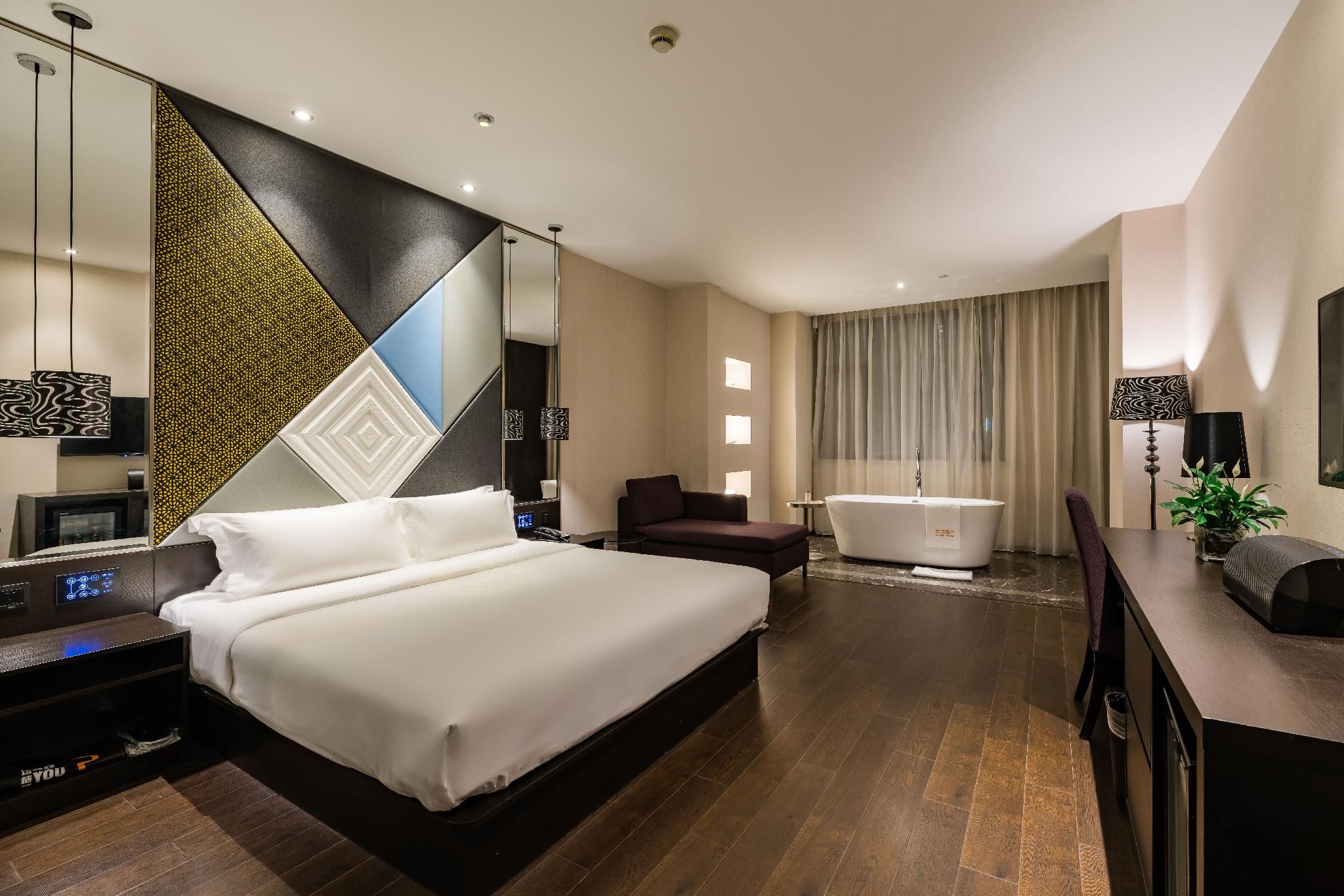 River View Bed Room with Bathtub