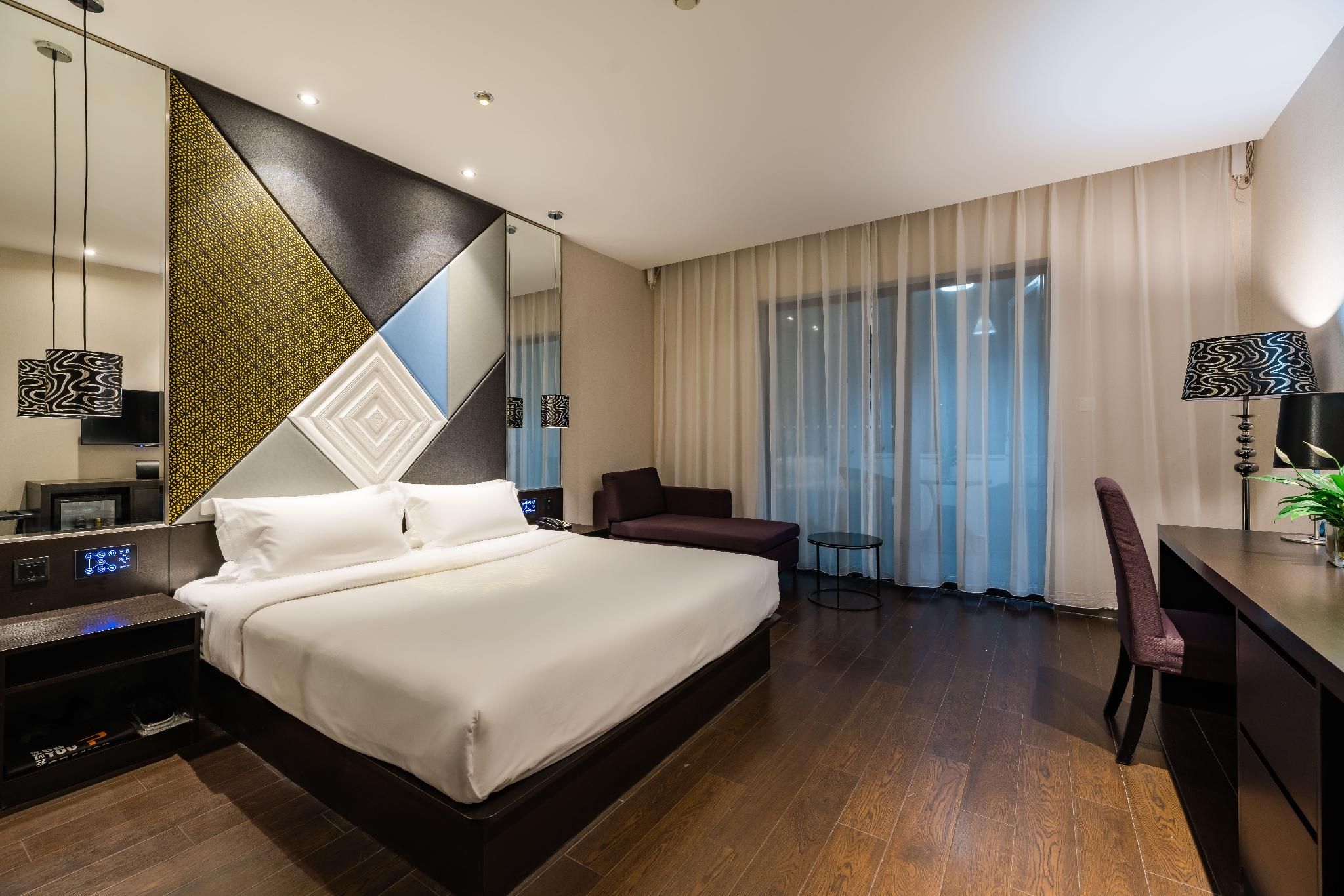Superior Balcony Queen Room with Scenic View