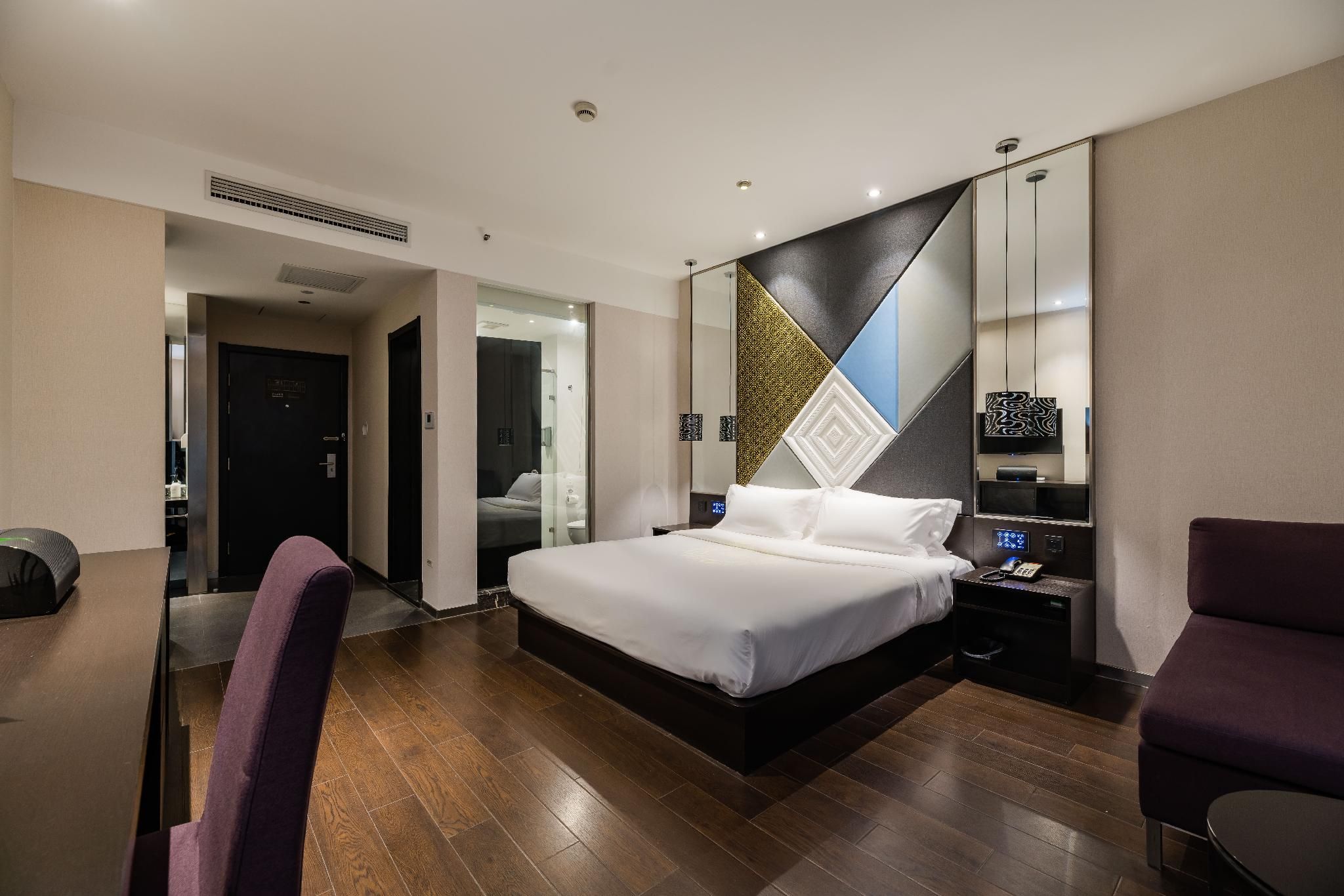 Deluxe River View 1 Bed Room with Balcony