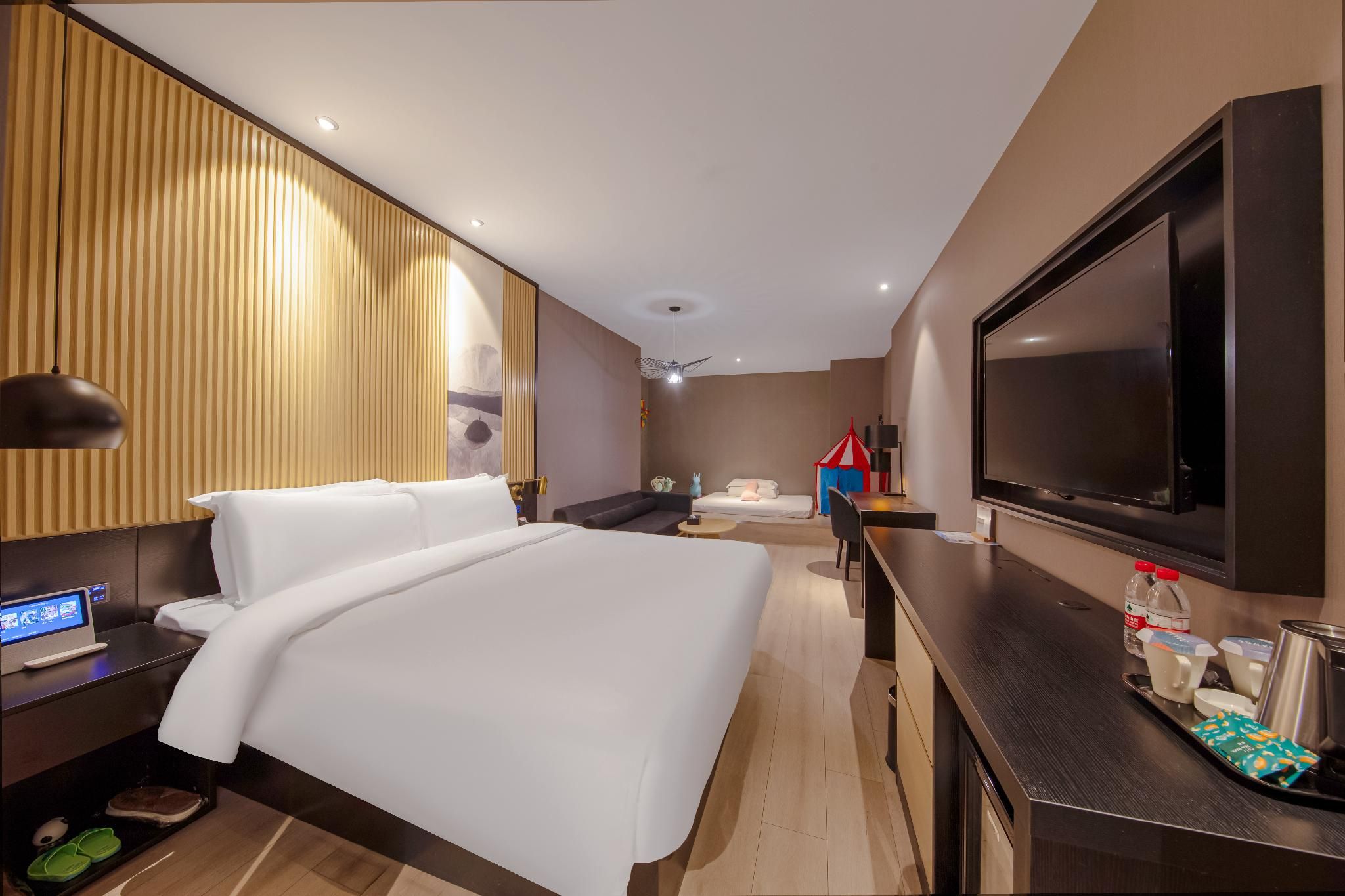 Huazhu - Bonding Room