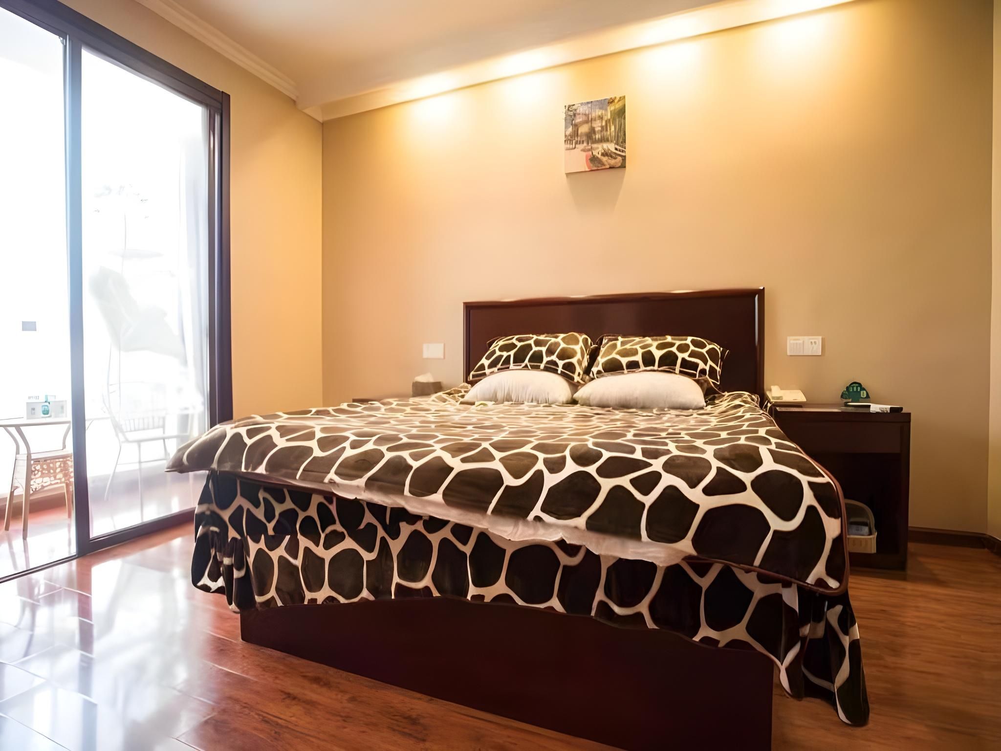 Queen Room with View