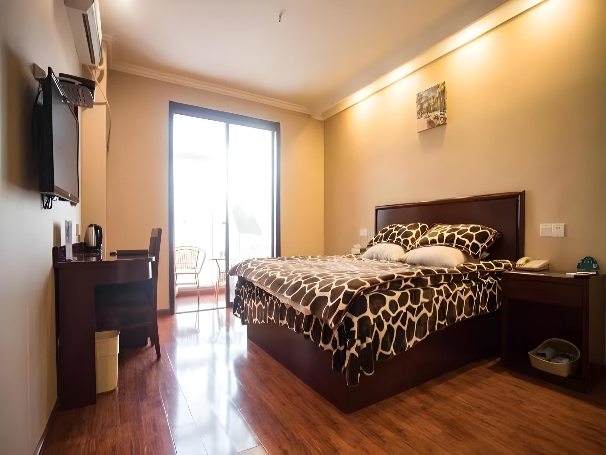 Queen Room with View