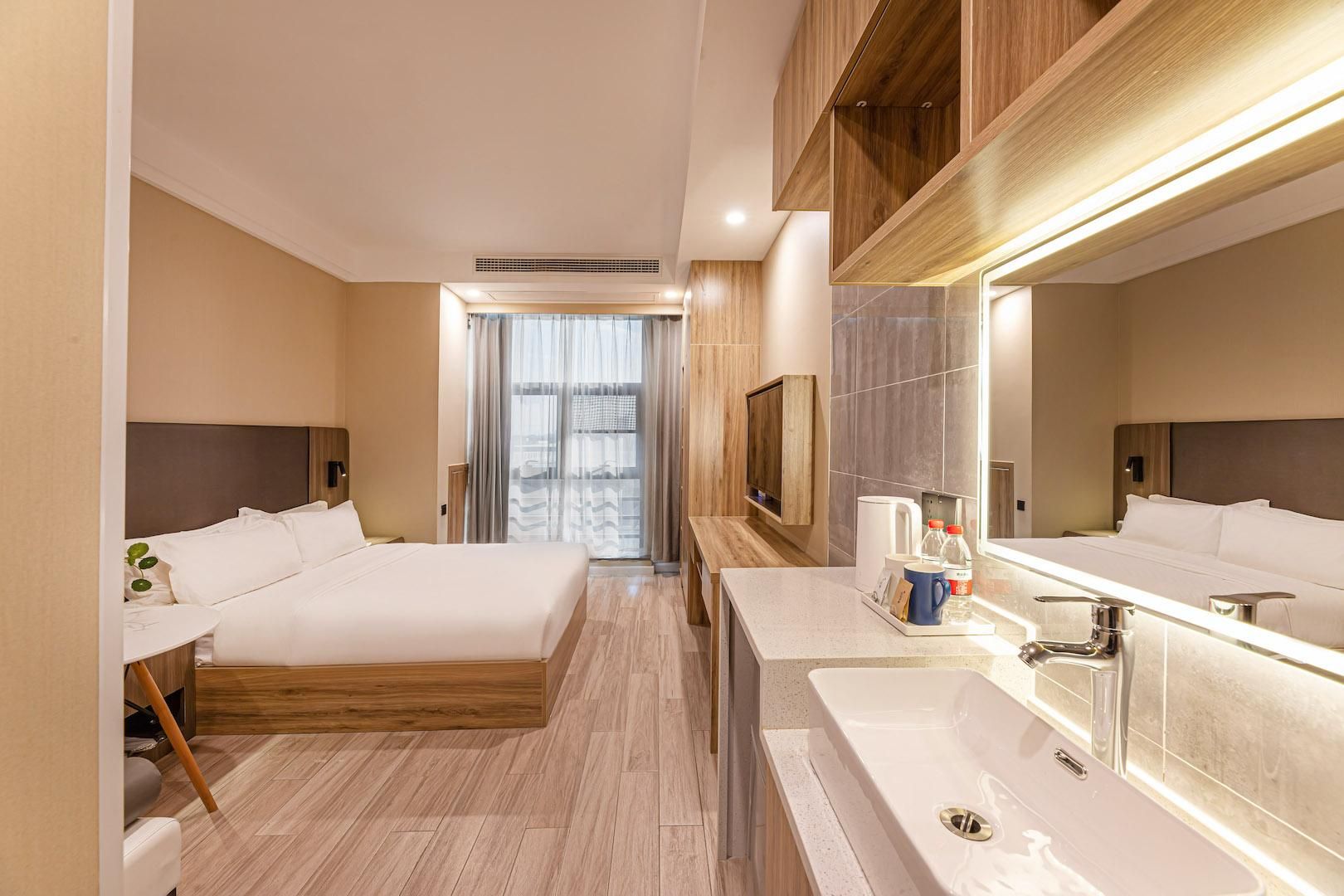 Huazhu - Room With Bed