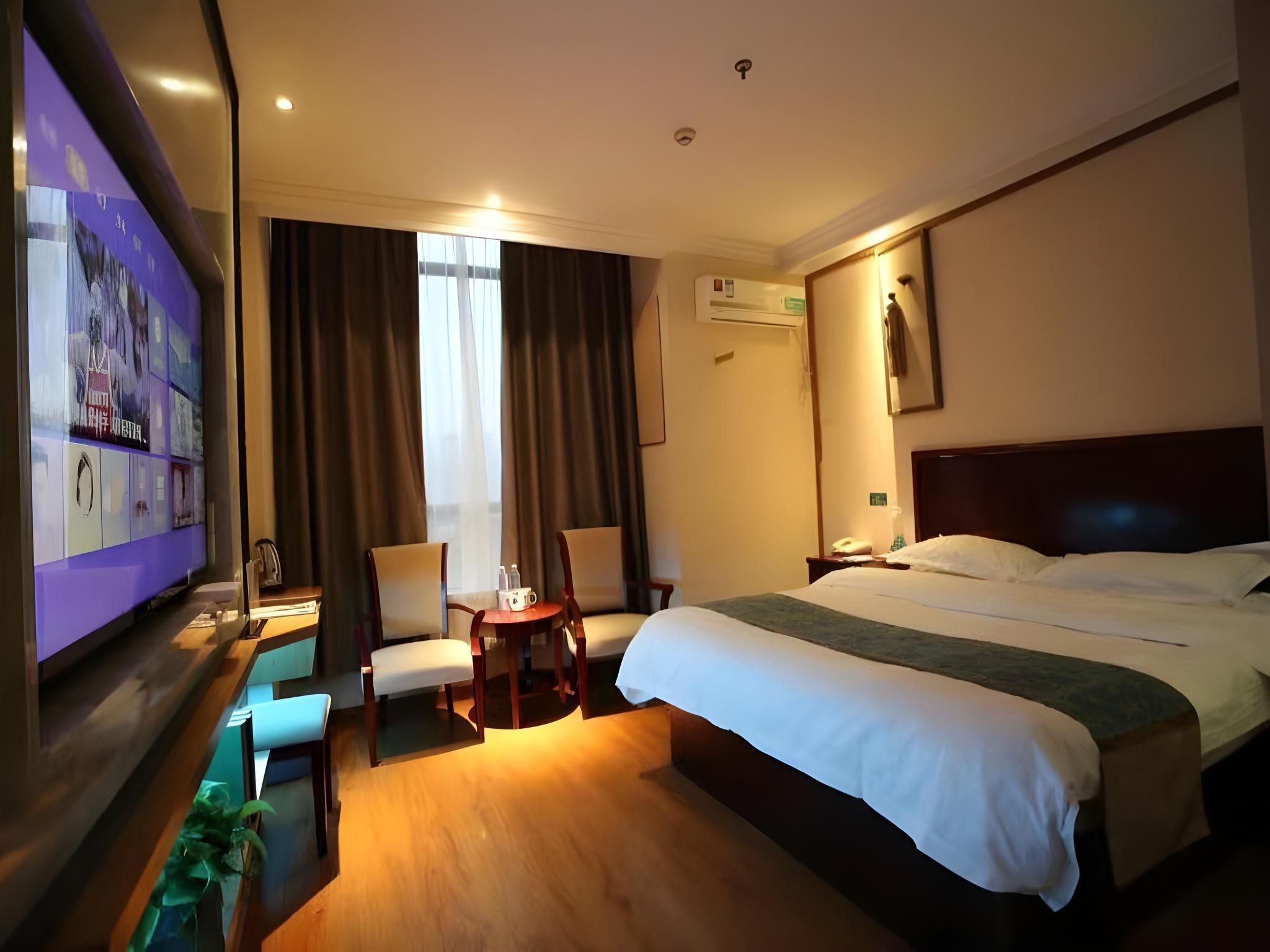 Queen Room with View