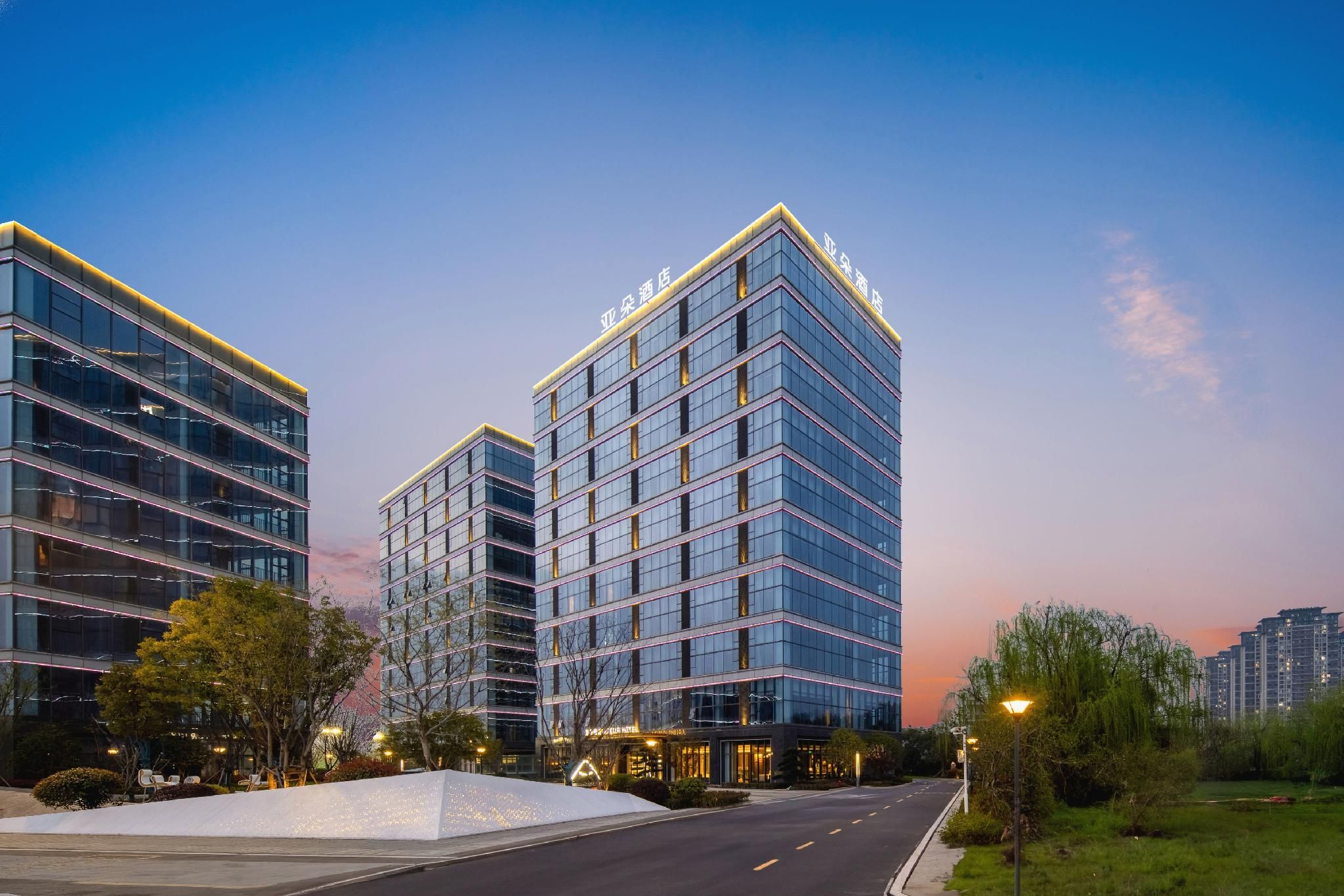 Atour Hotel Wuxi East Railway Station Yingyue Lake Metro Station