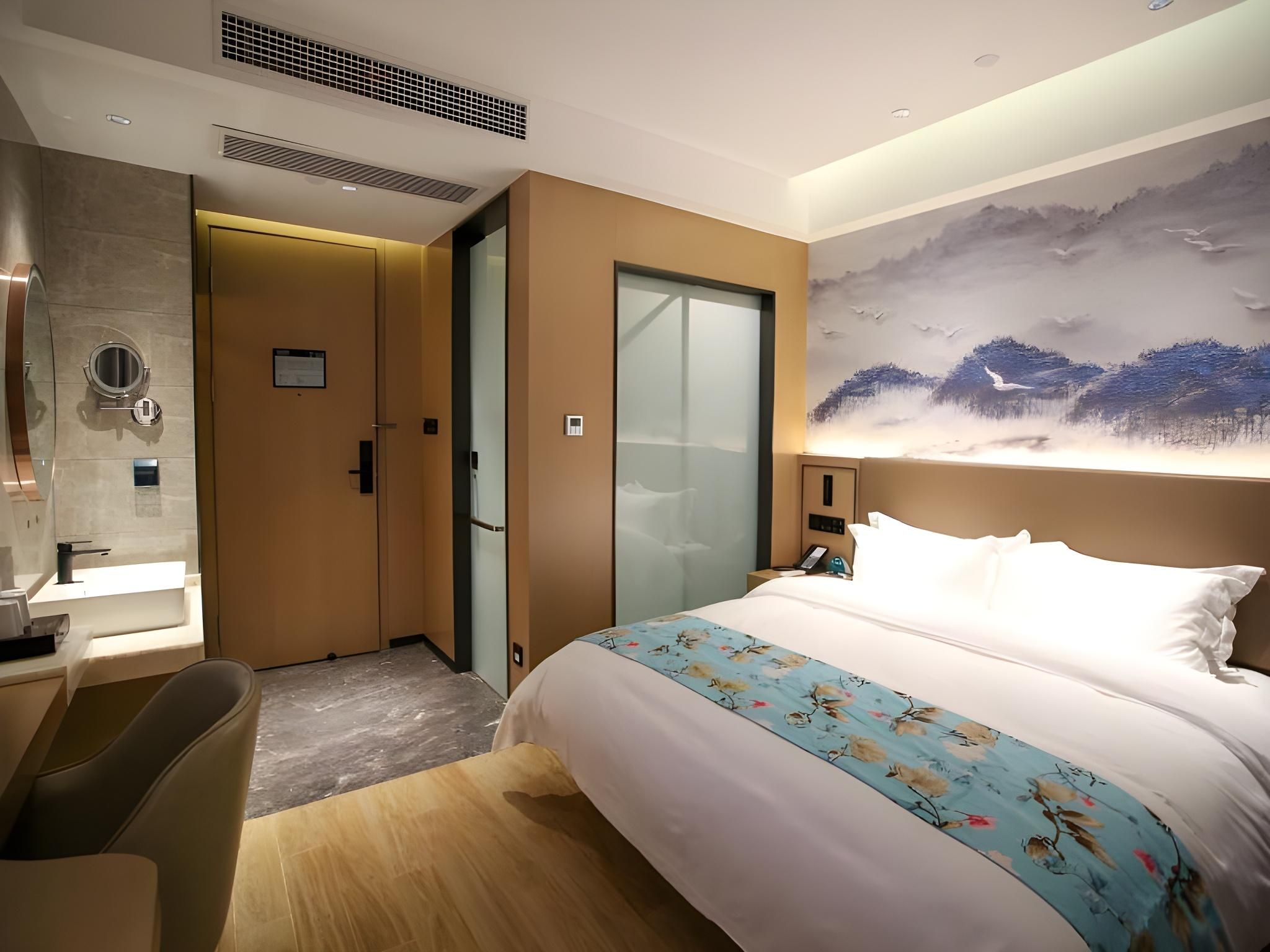 Business Queen Room