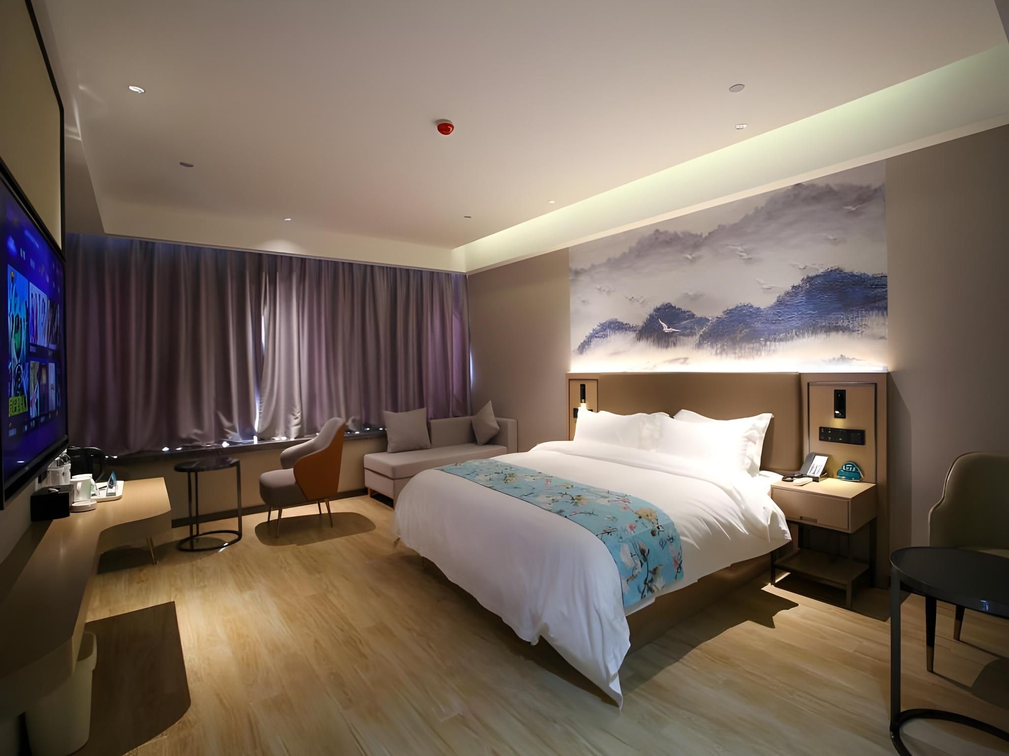 Queen Room with View