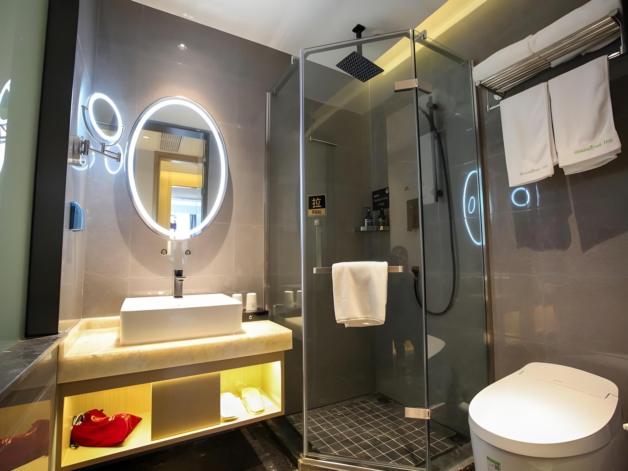Business Queen Room
