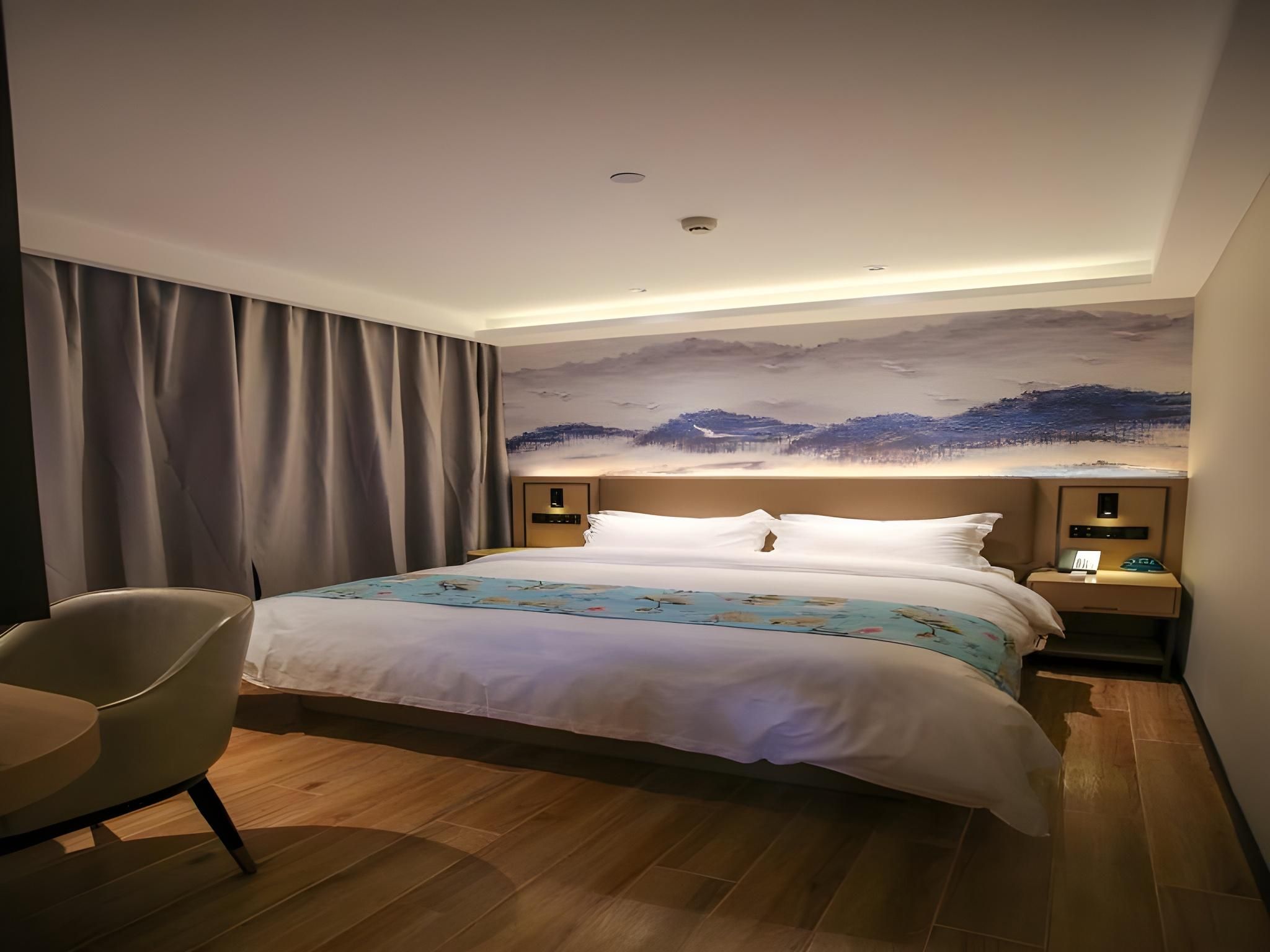 Hotel Queen Room