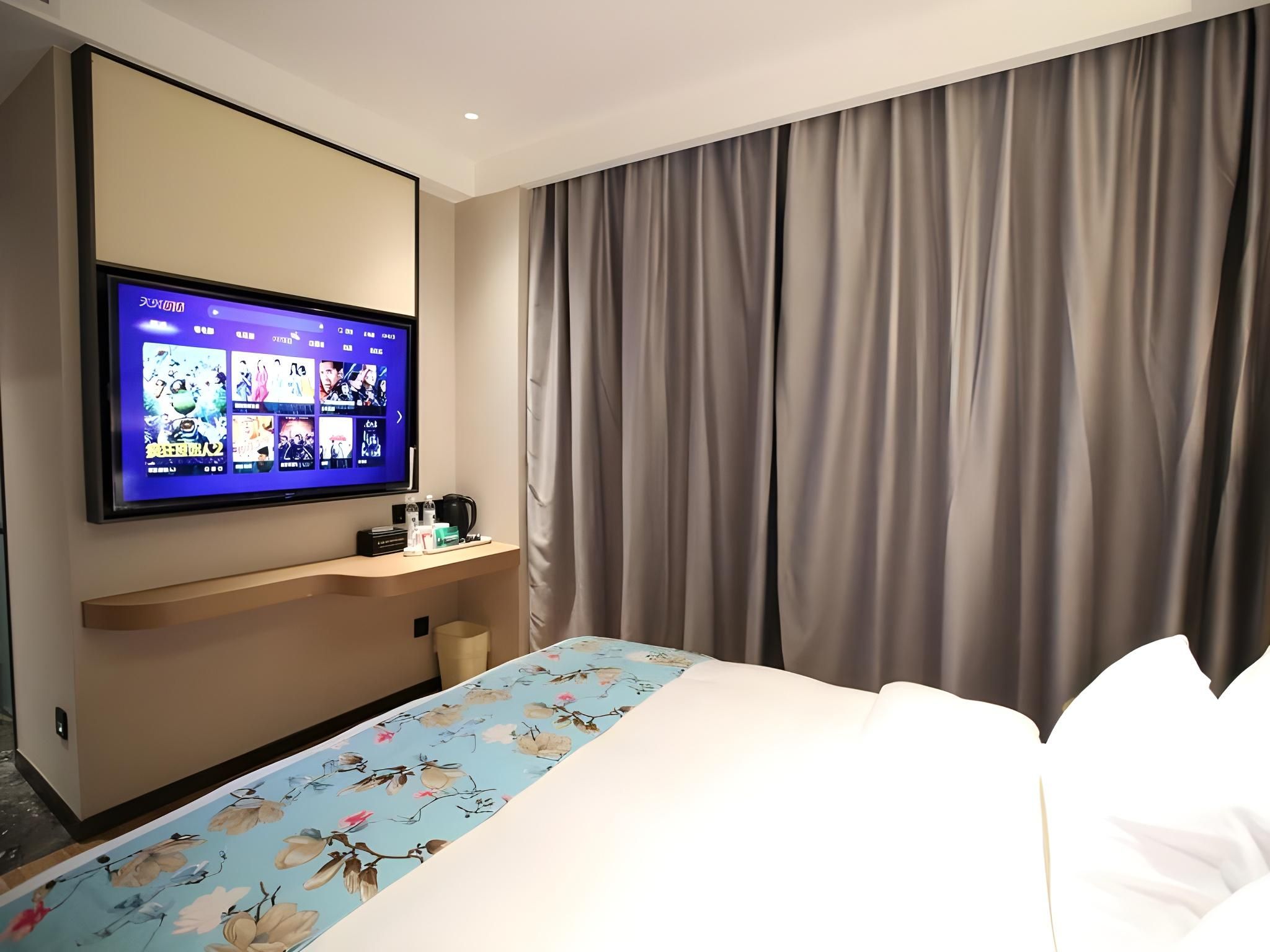Hotel Queen Room