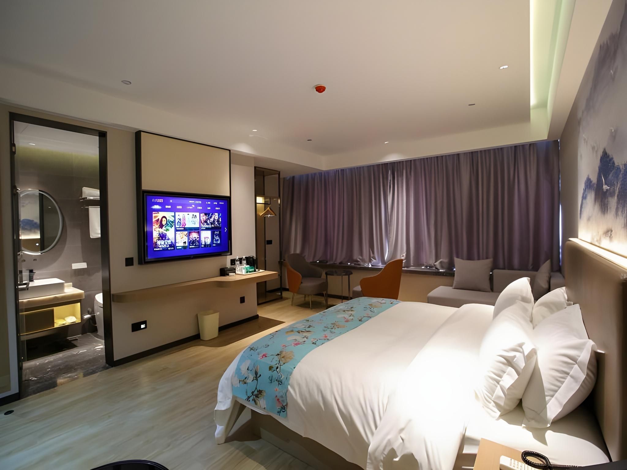 Queen Room with View