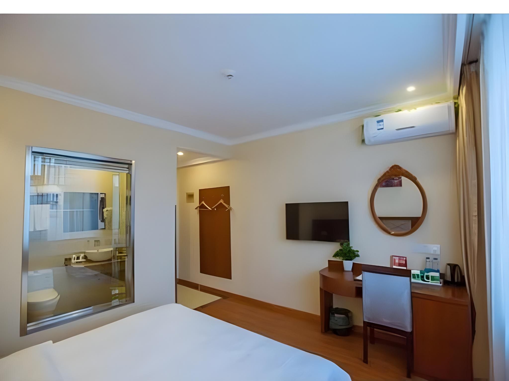 GreenTree Inn  Wuxi Donggang Town Donghutang Shell Hotel GTI - Fashion 1 Bed Room, 1.5M Bed