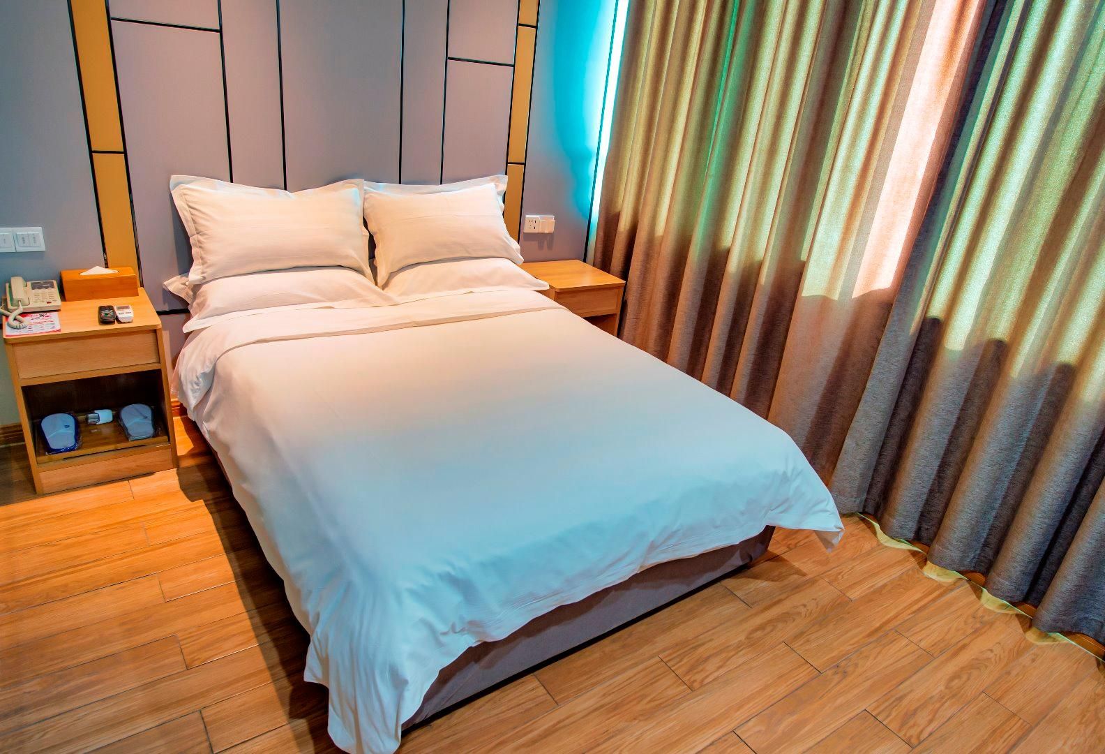 Huazhu - Room With Bed