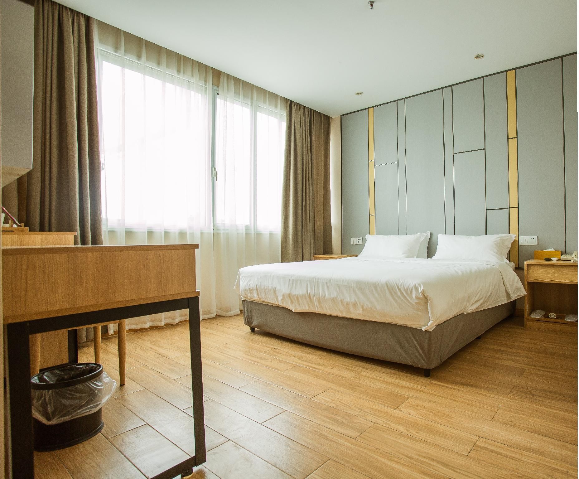 Huazhu - Room With Bed
