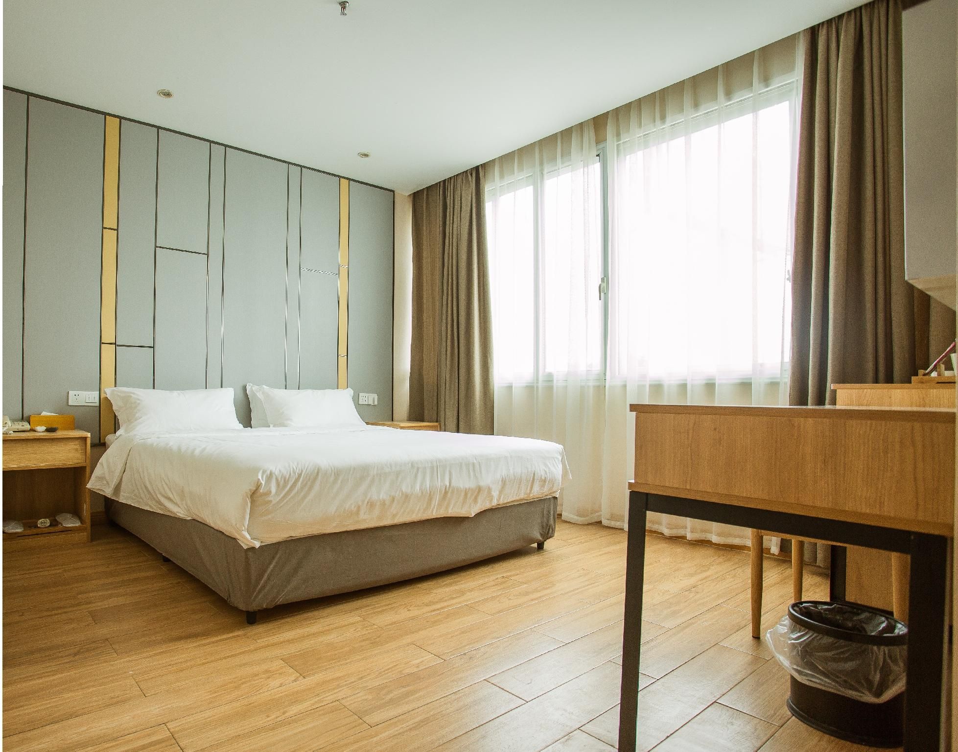 Huazhu - Superior BedRoom