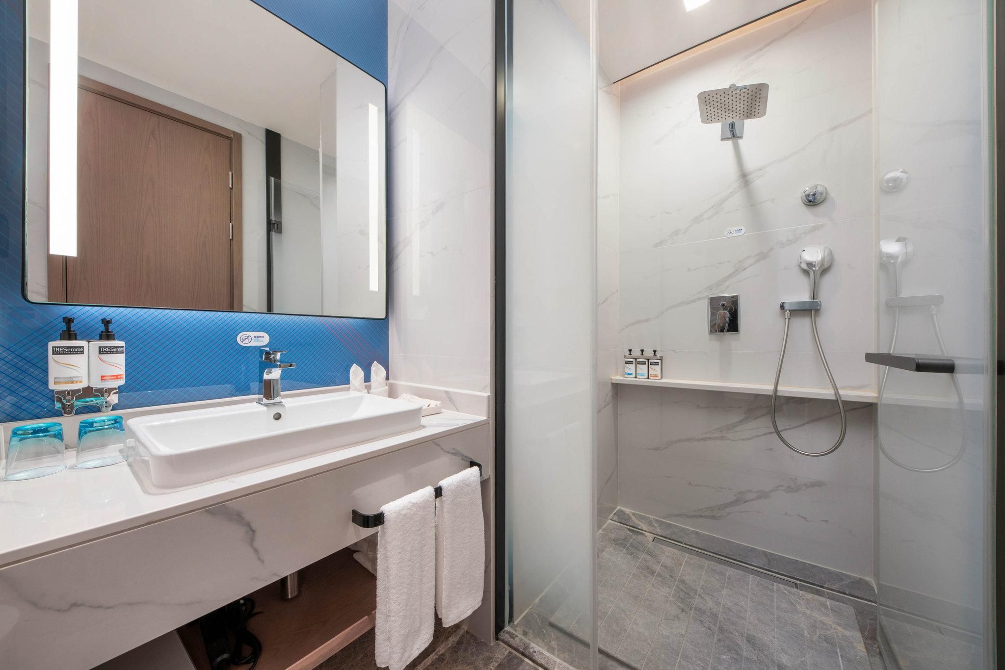 1 King Standard Extra Floor Space High Floor
