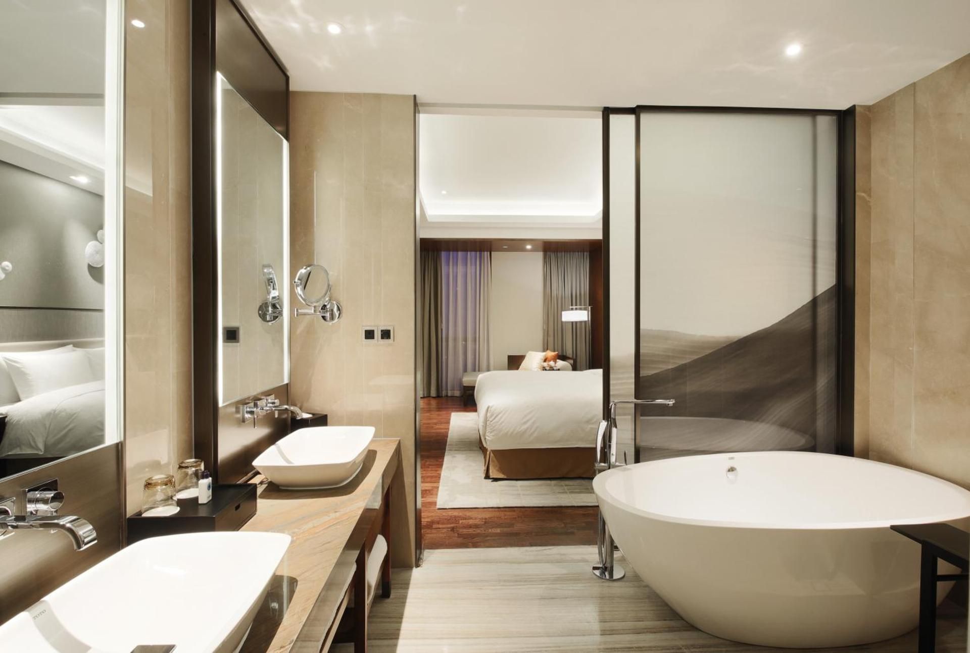 1 King Bed Executive Suite High Floor