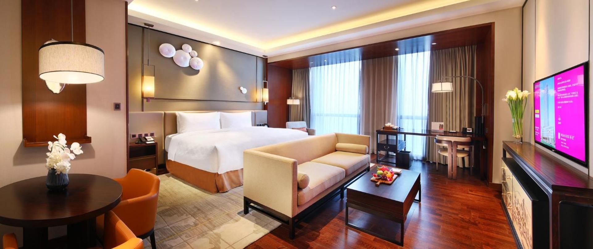 1 King bed Premium Lounge Access