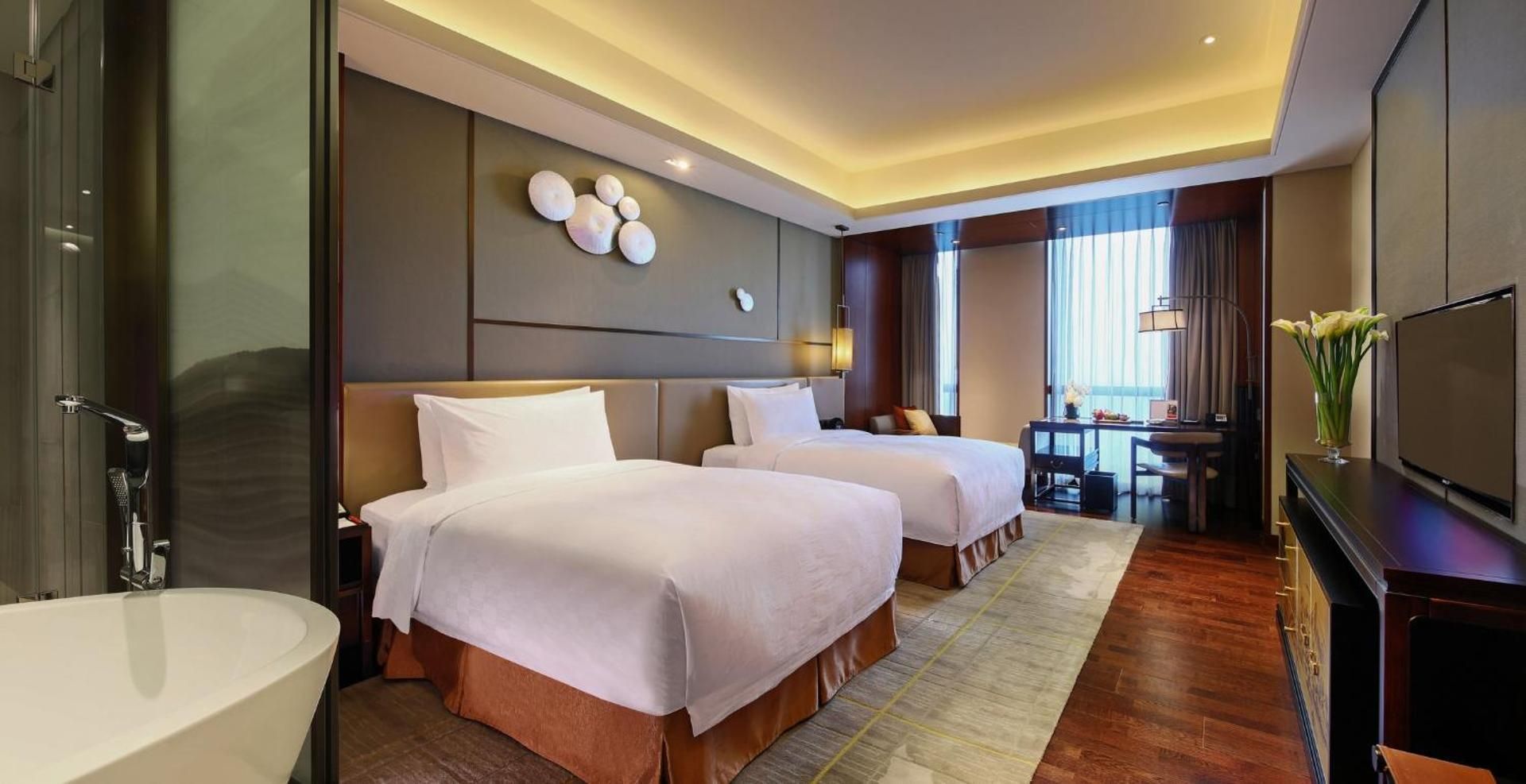 2 Double Standard High Floor Lounge Access