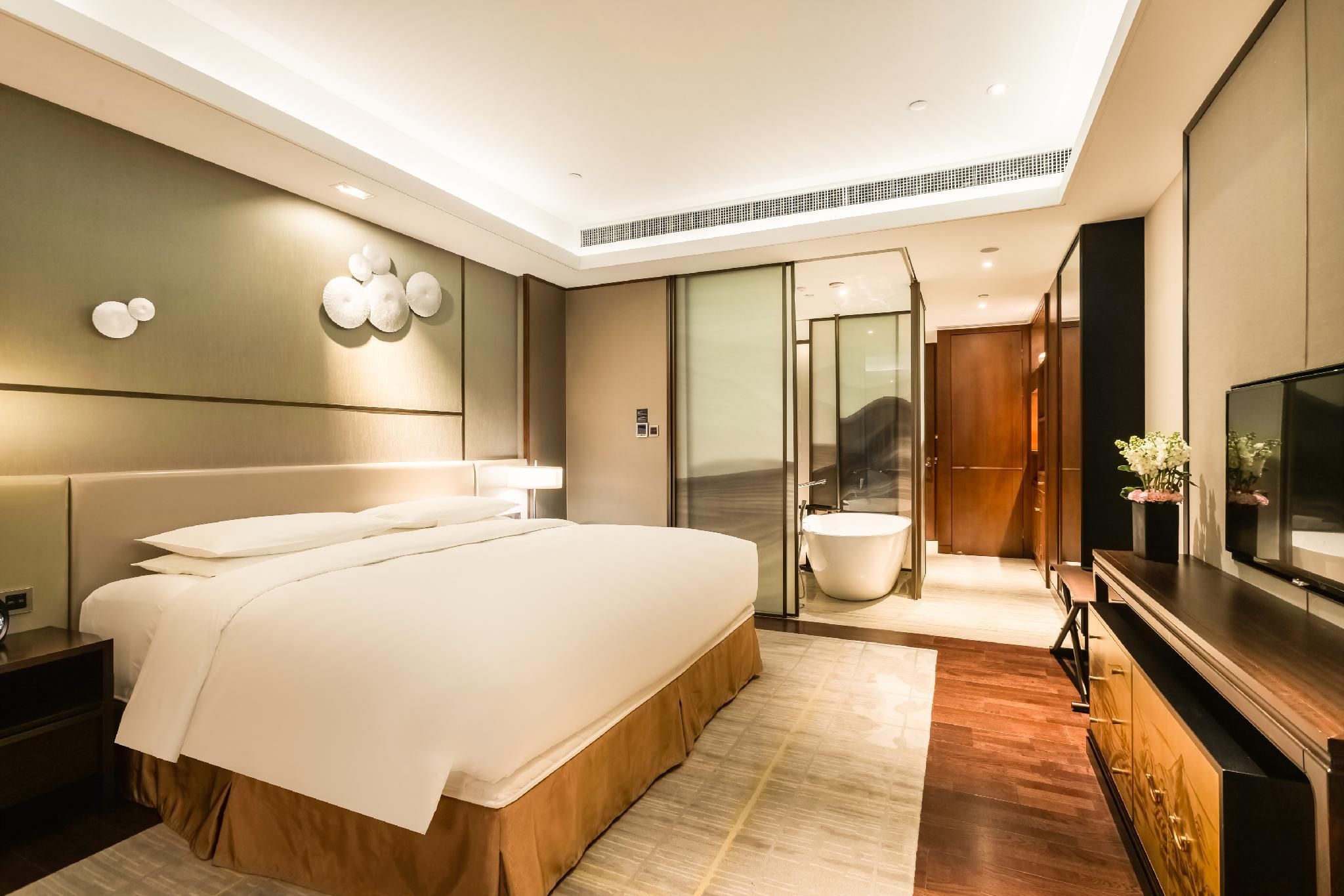 1 King Bed Standard