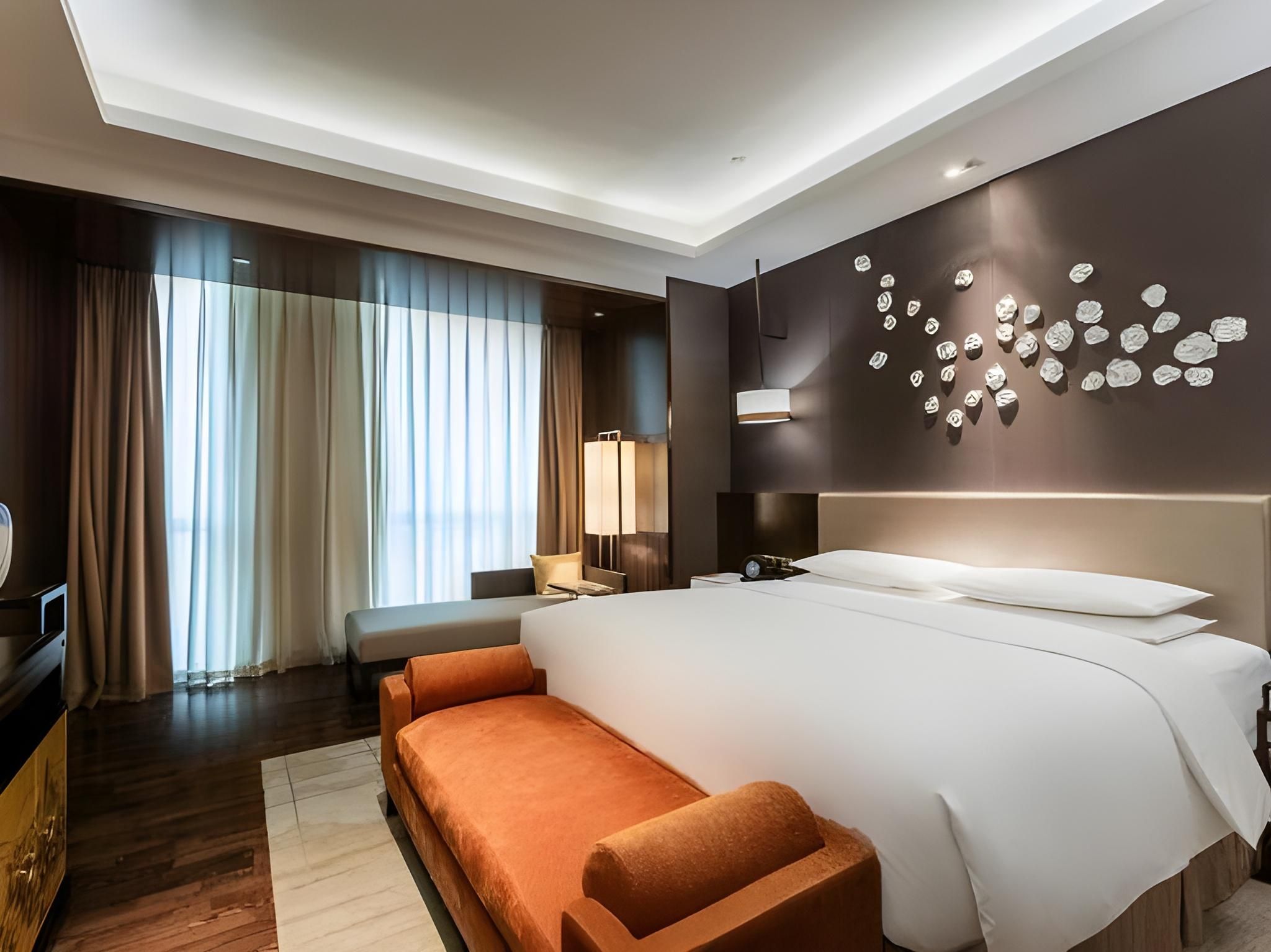 1 King 1 Bedroom Suite Lounge Access
