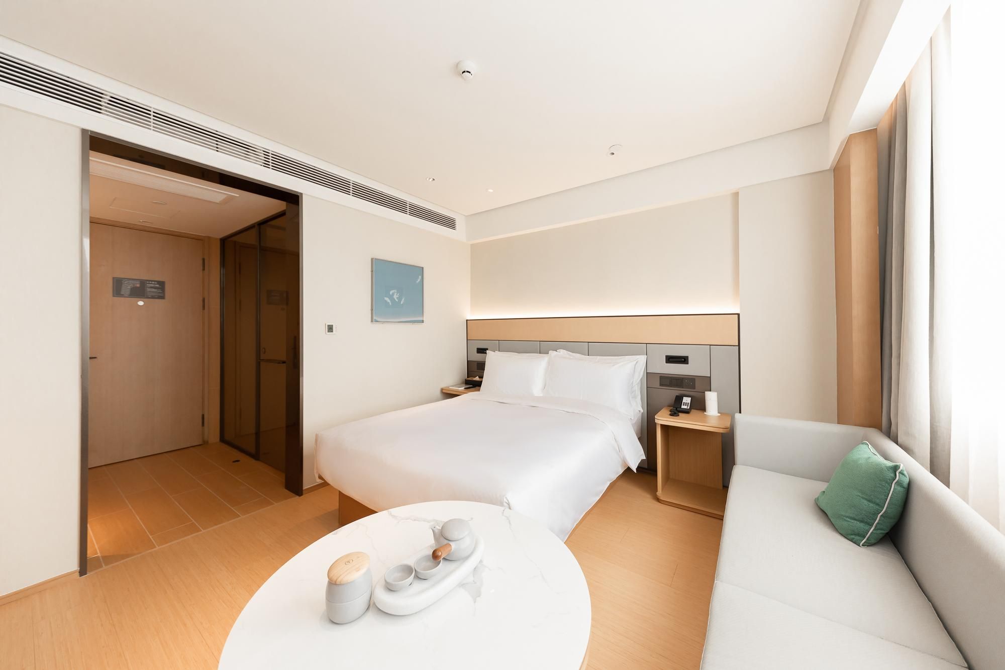 Huazhu - Room With Bed