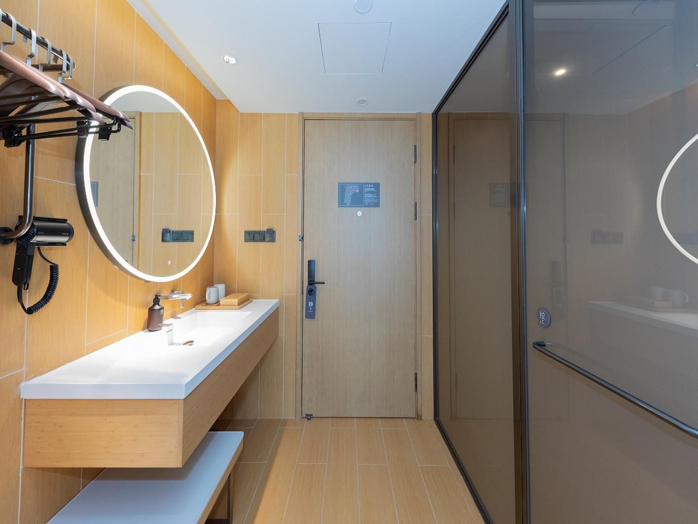 Huazhu - Room With Bed