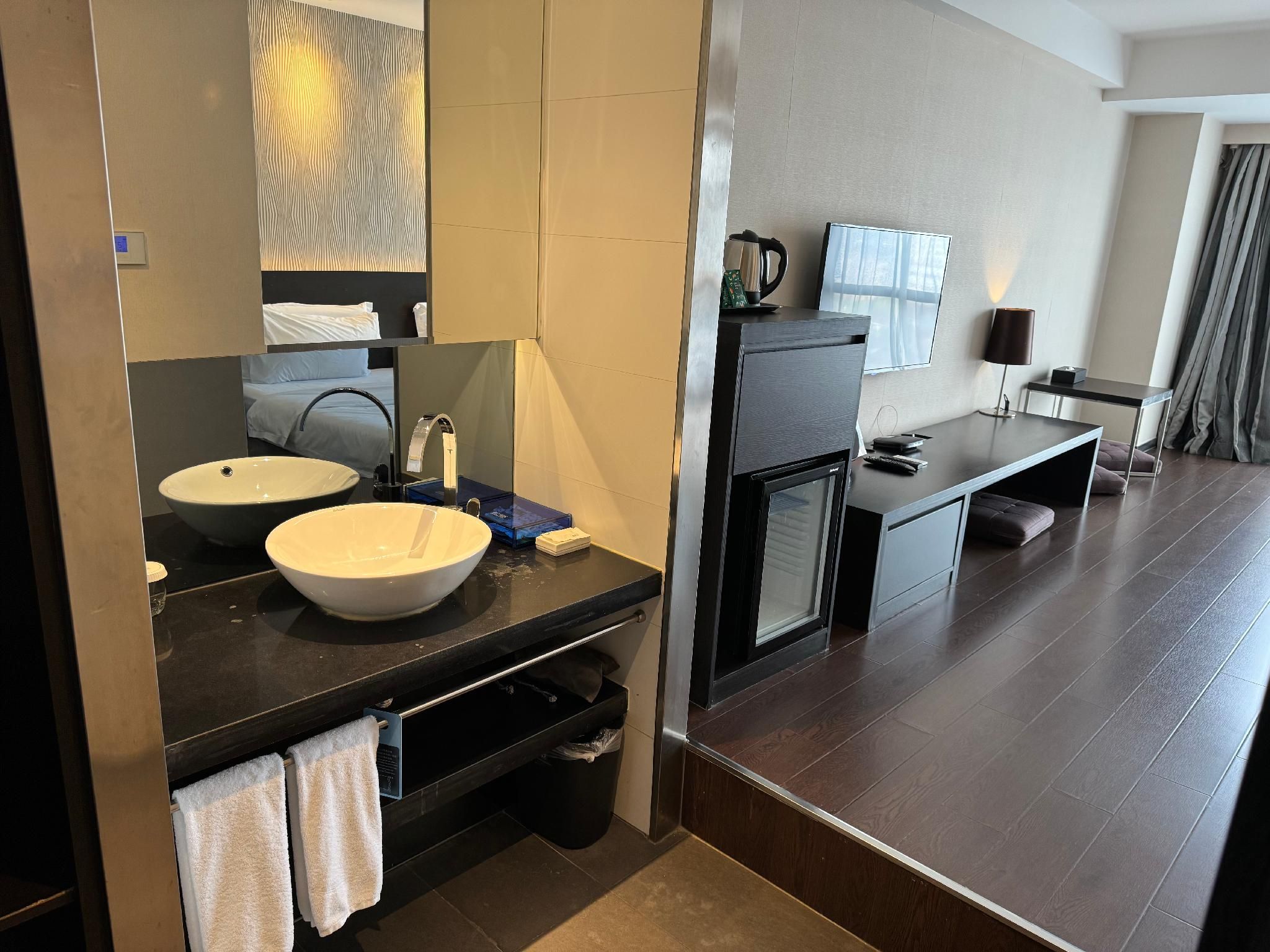 Huazhu - Bonding Room