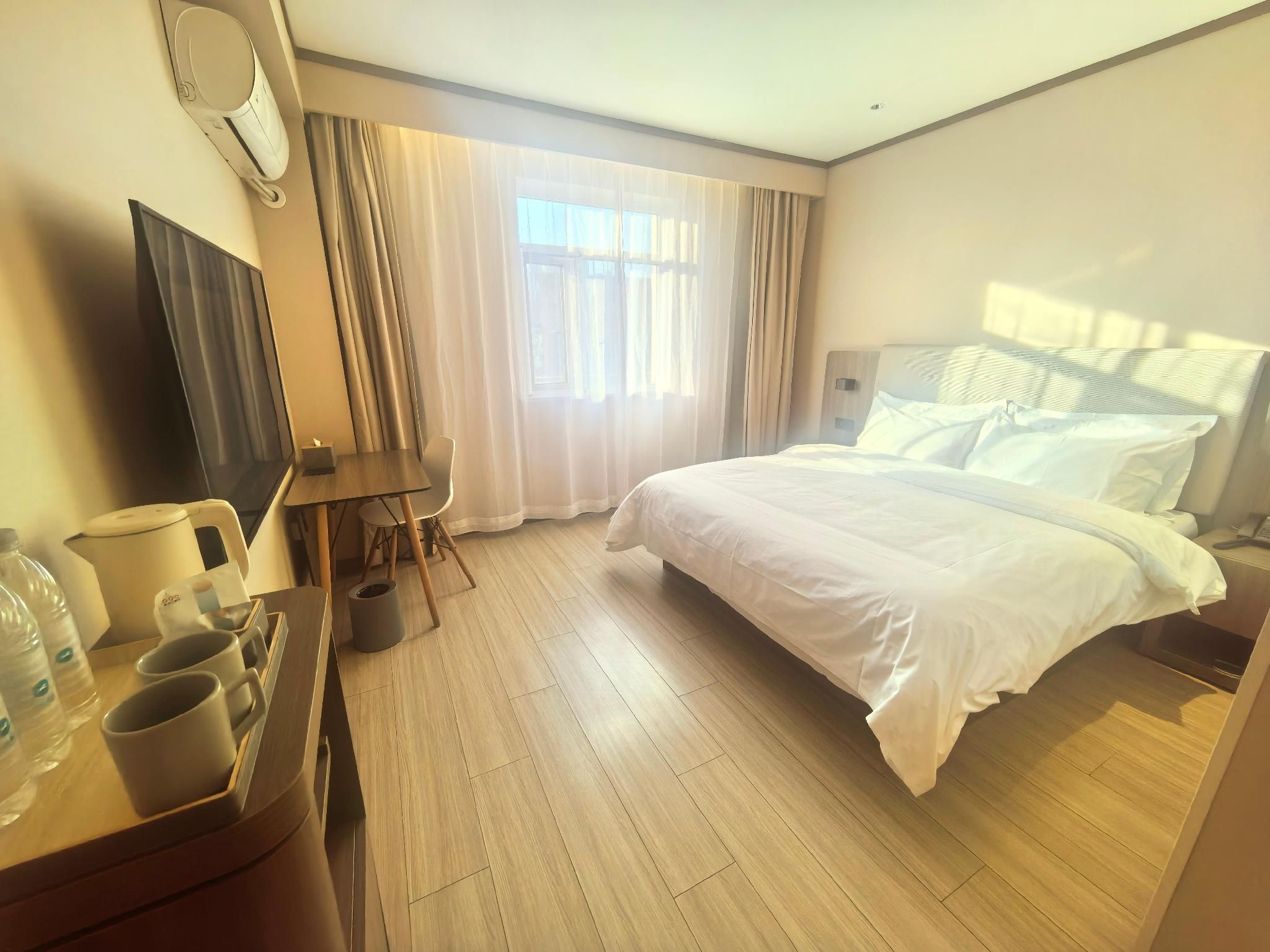 Business Queen Bed Room
