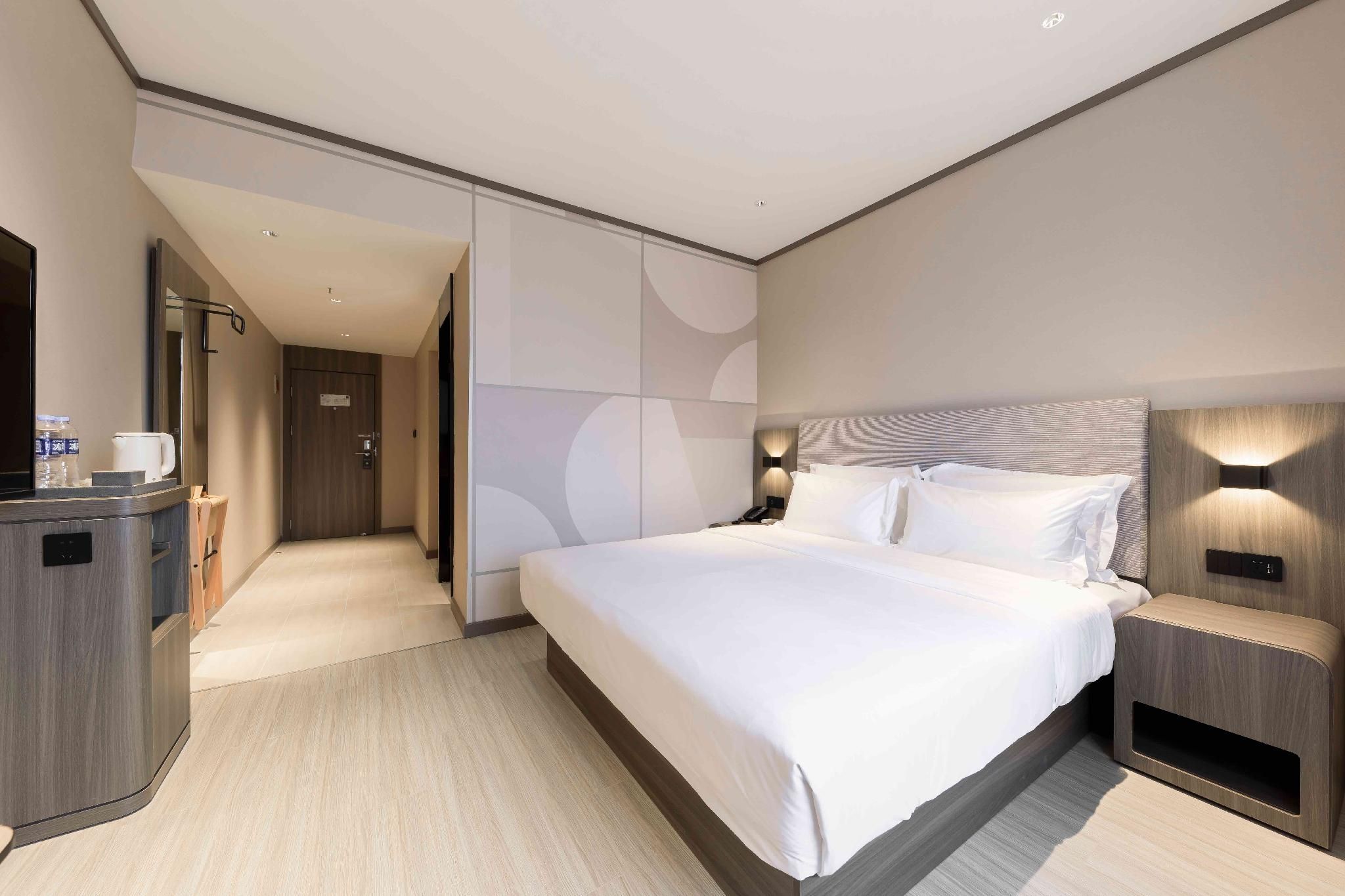 Business Queen Bed Room