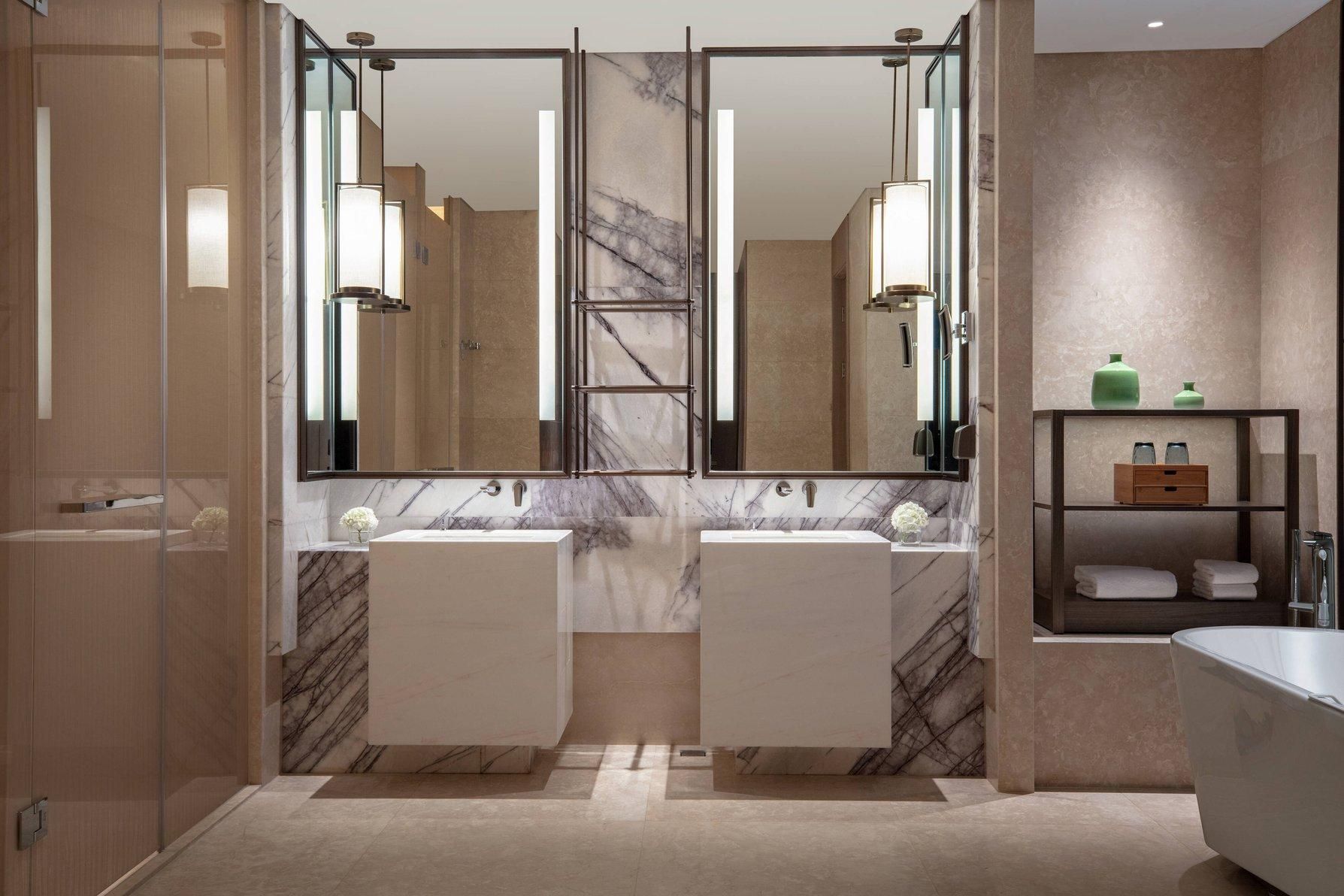 Marriott 1 Bedroom Suite, Club level, 1 Bedroom Suite, 1 King, Lake view