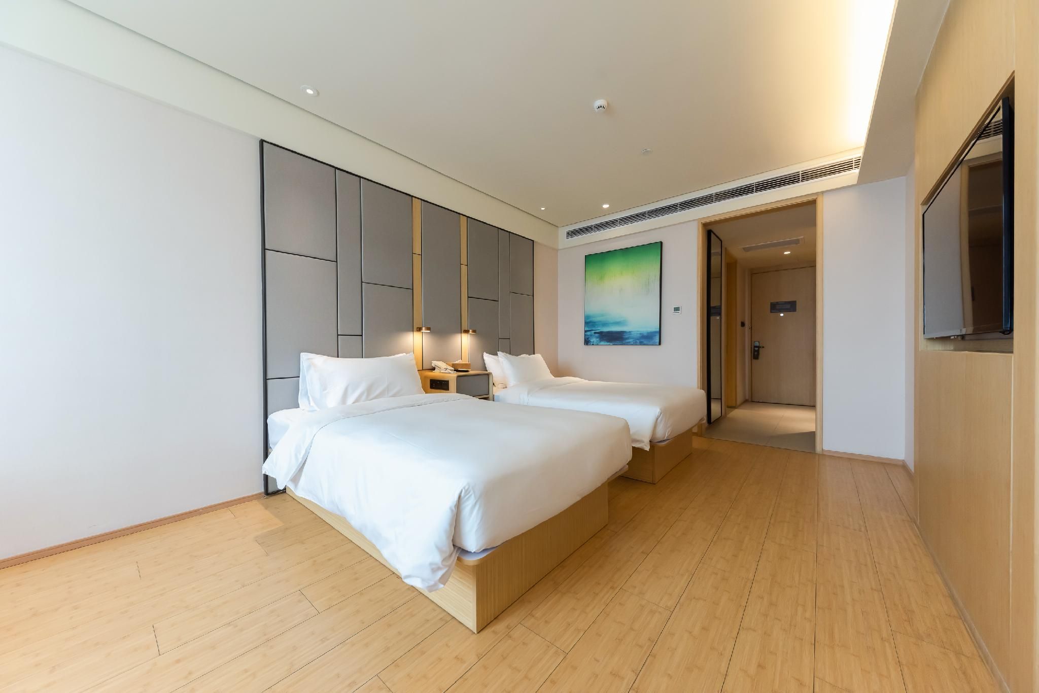 Huazhu - Superior Twin