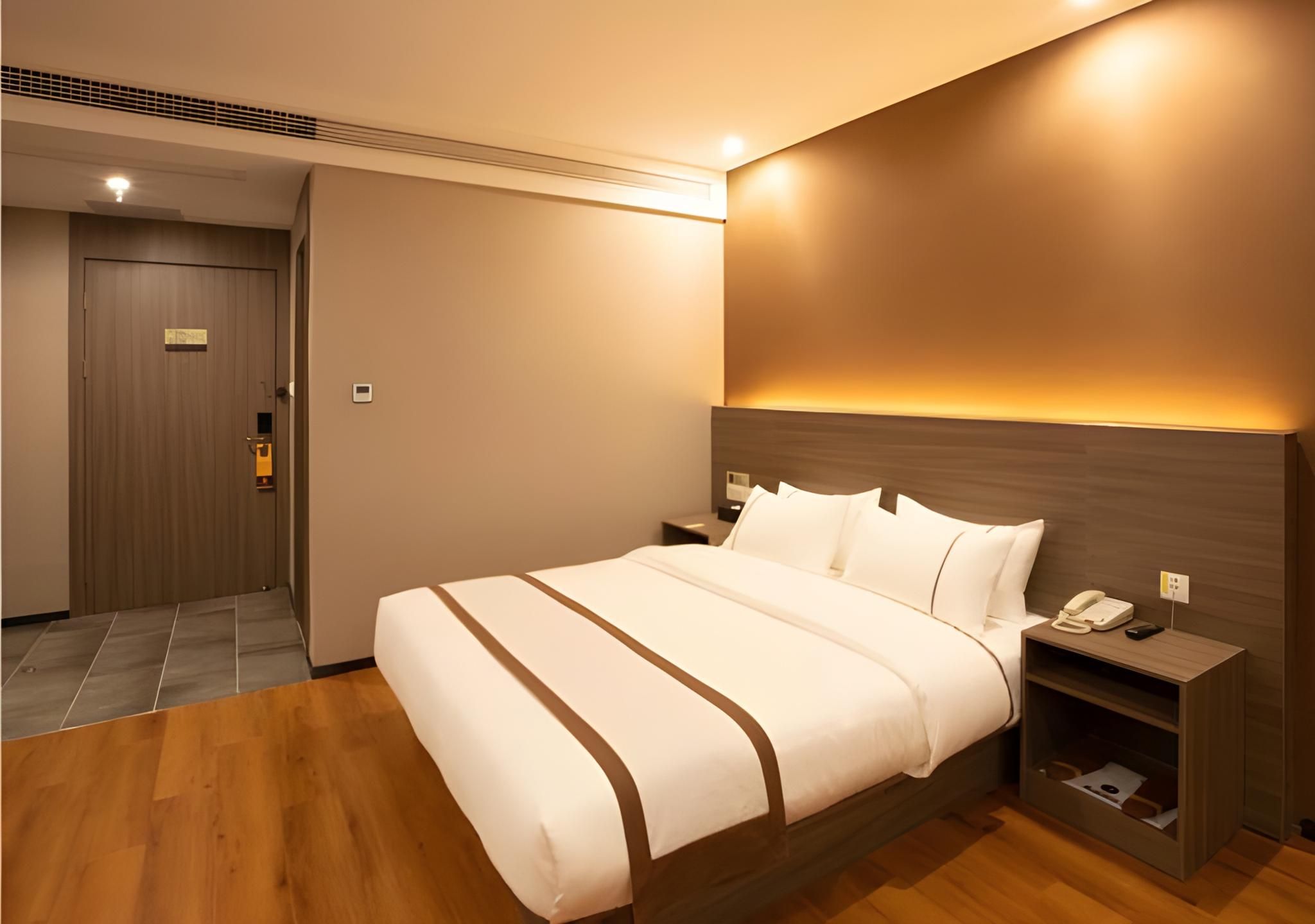 Business Queen Room