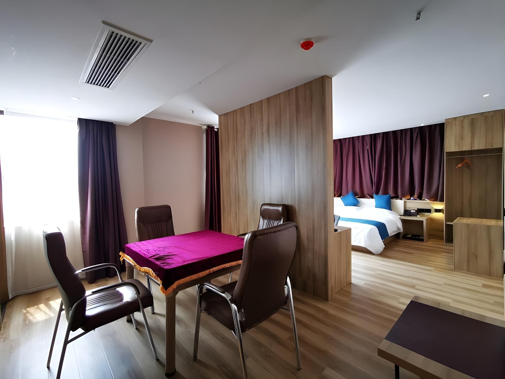 GTI - Feature 1 Bed Room, Chess