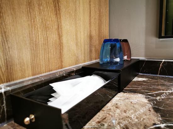 GTI - Feature Suite, with Tub