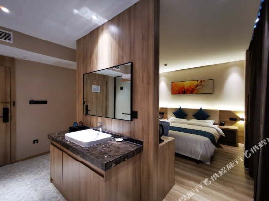 GTI - Feature Suite, with Tub
