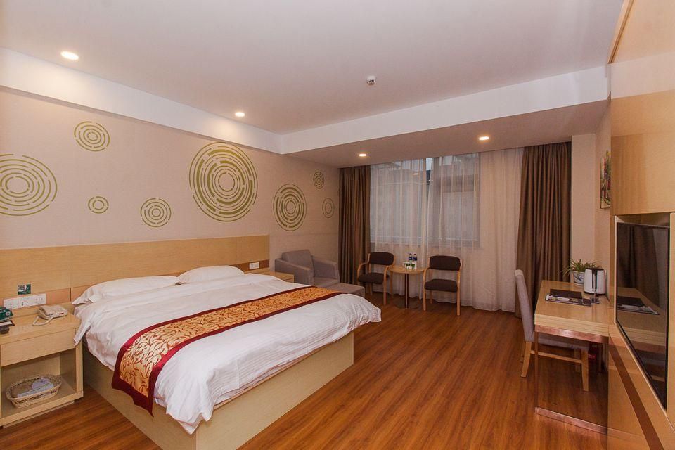 Hotel Queen Room