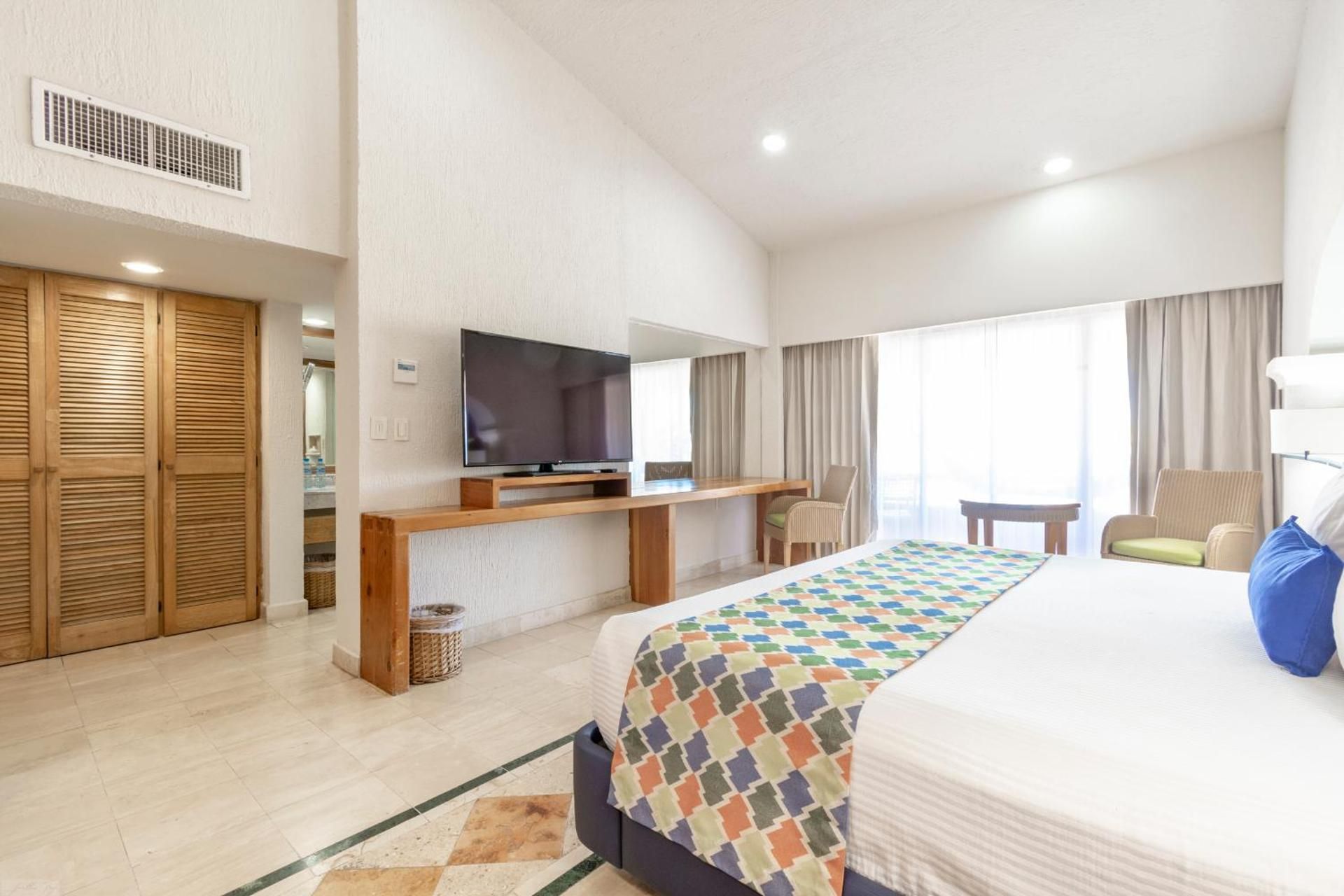 Suite with Partial Sea View