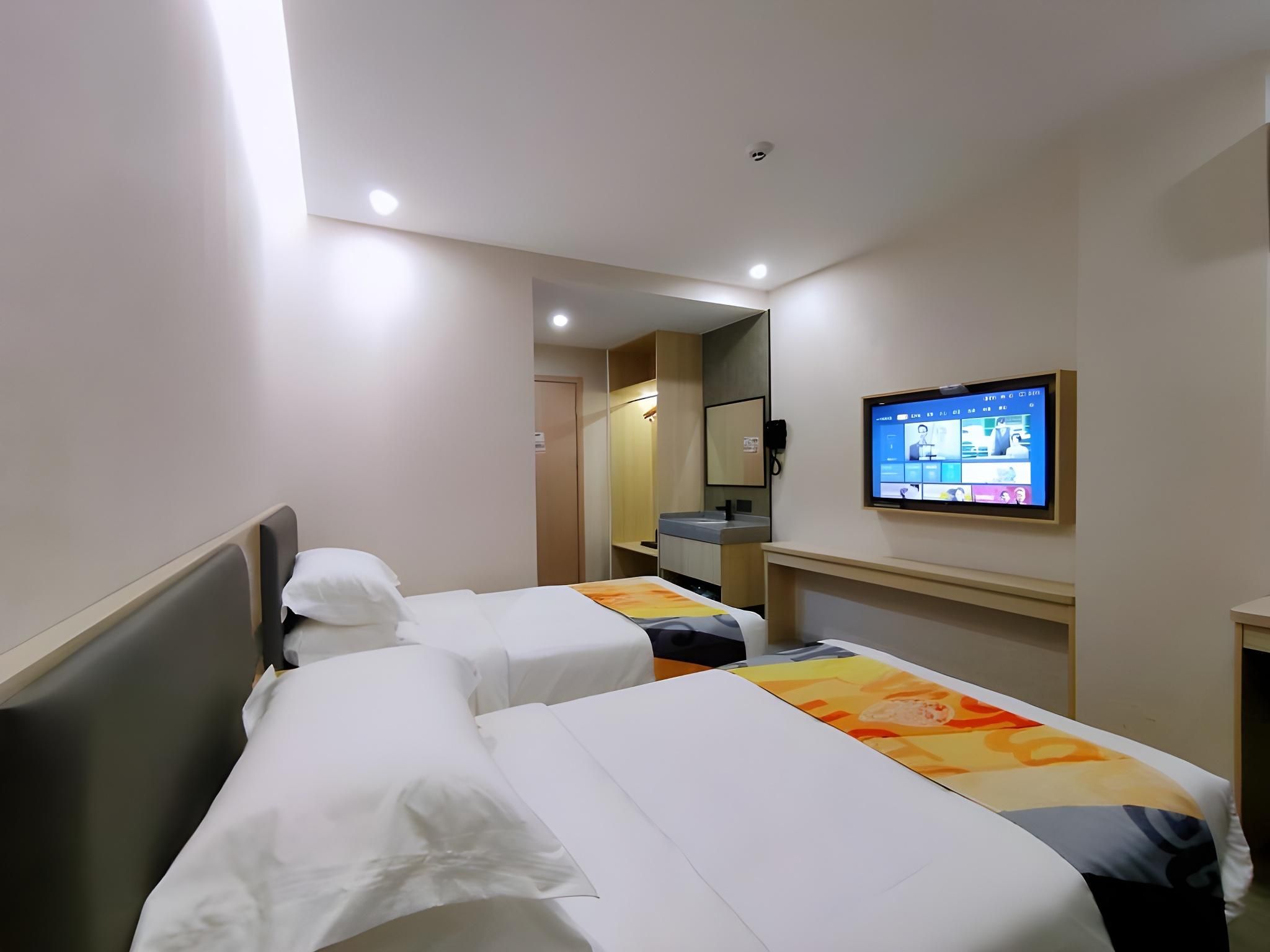 2 Bed Twin Superior Room