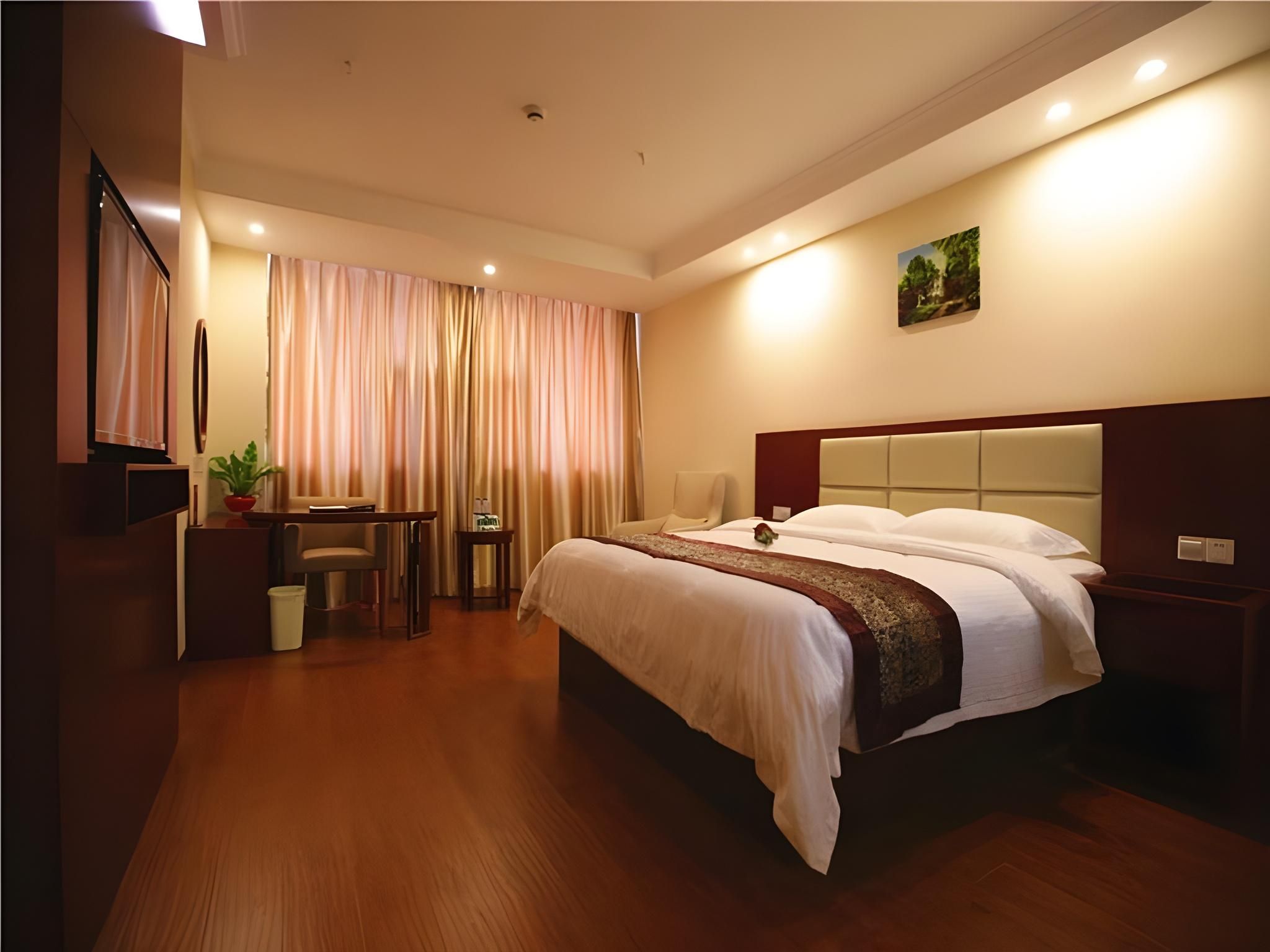 Hotel Queen Room