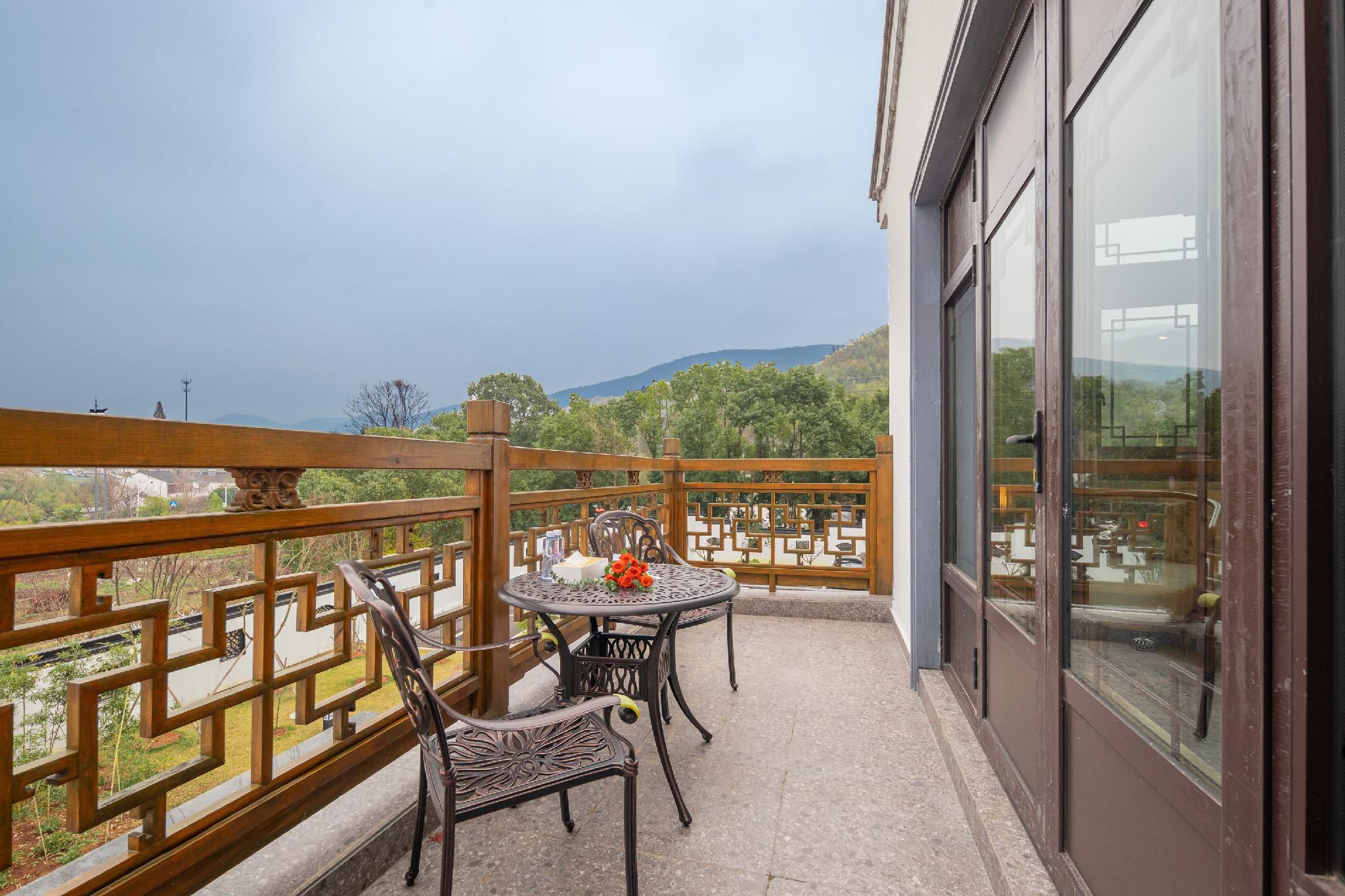 Mountain View Queen Room