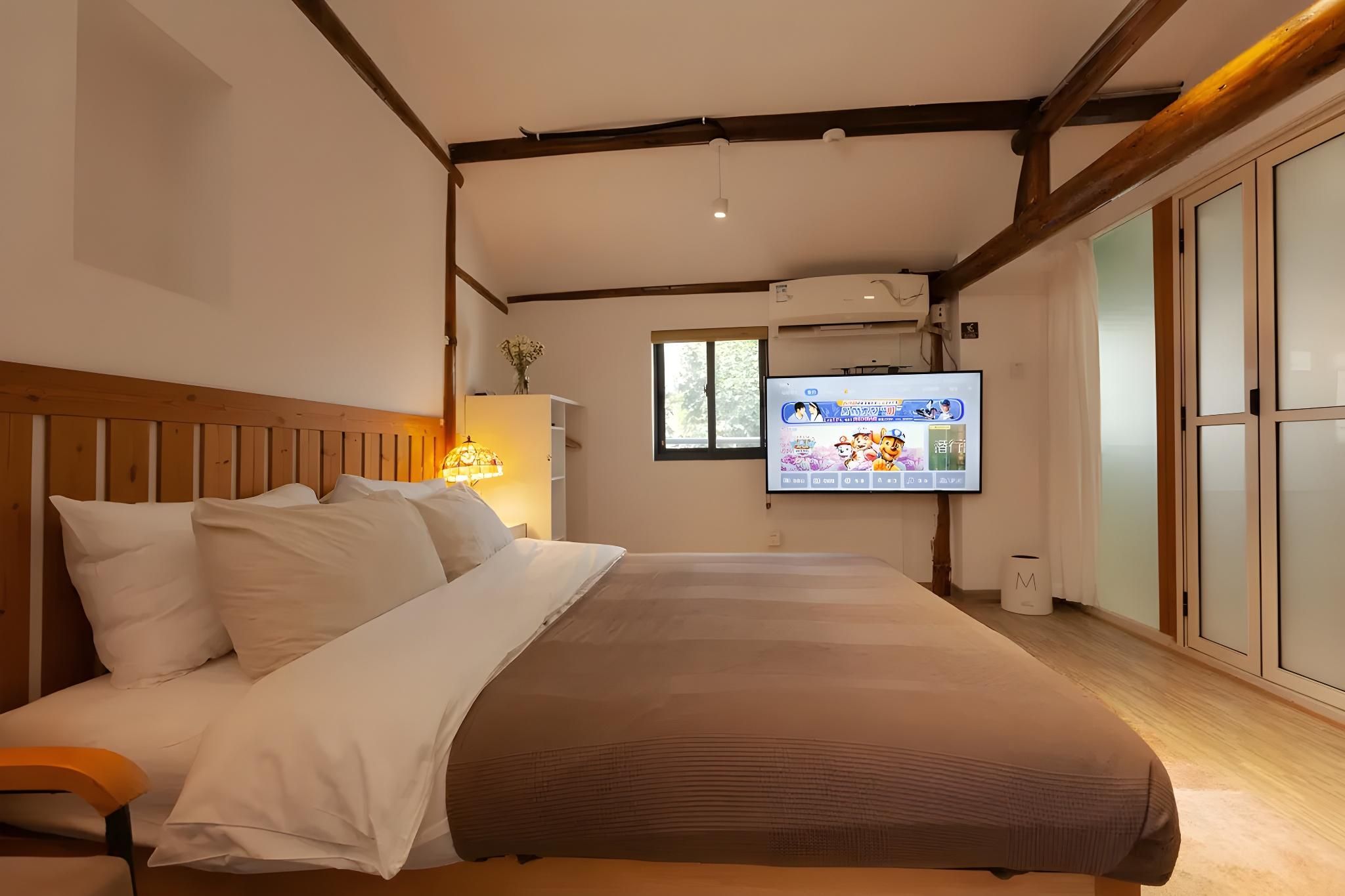 Huazhu - Room With Bed