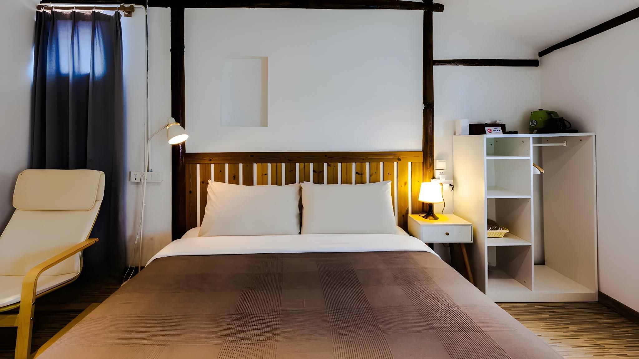 Huazhu - Room With Bed